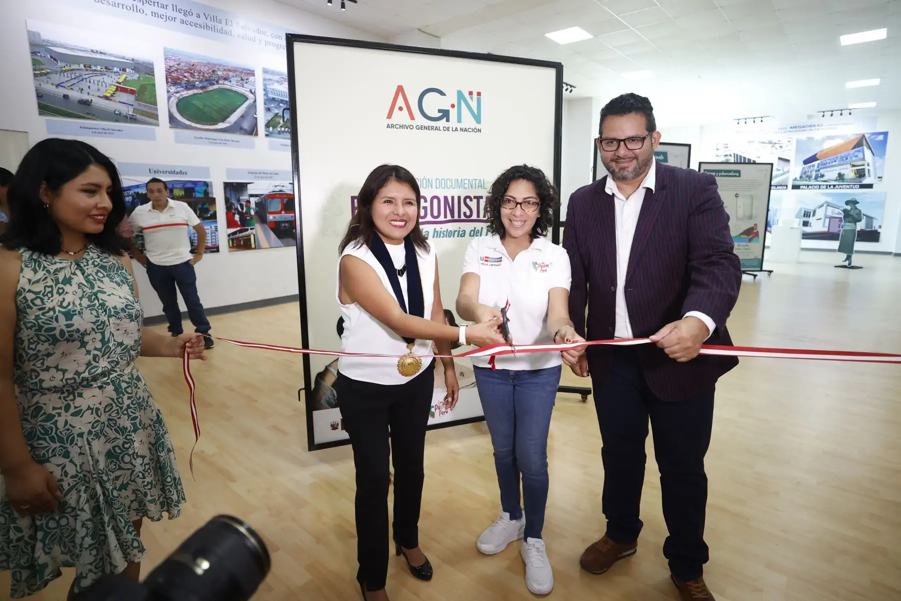 Inauguran exposición itinerante protagonistas: mujeres en la historia del Perú, en Palacio de la Juventud de Villa El Salvador . Foto: ANDINA/ Vidal Tarqui