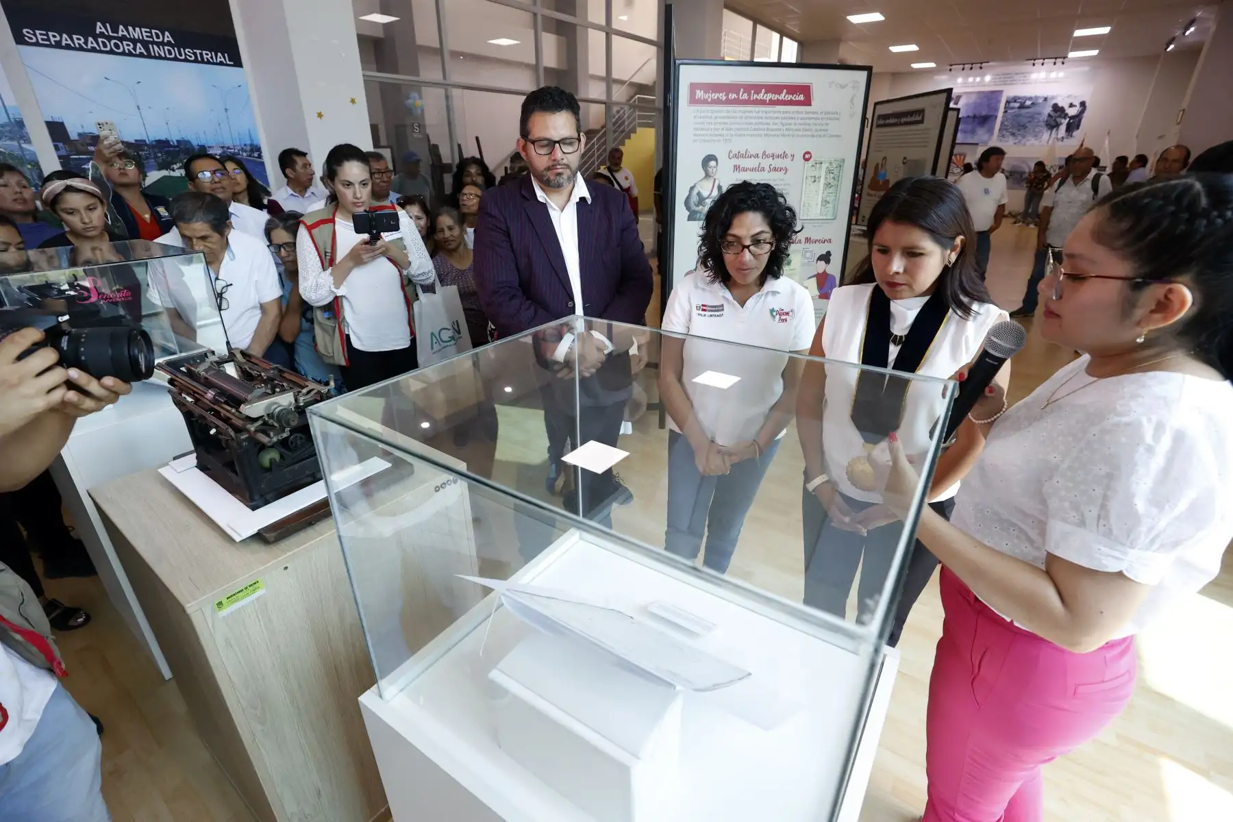 Inauguran exposición itinerante protagonistas: mujeres en la historia del Perú, en Palacio de la Juventud de Villa El Salvador. Foto: ANDINA/ Vidal Tarqui