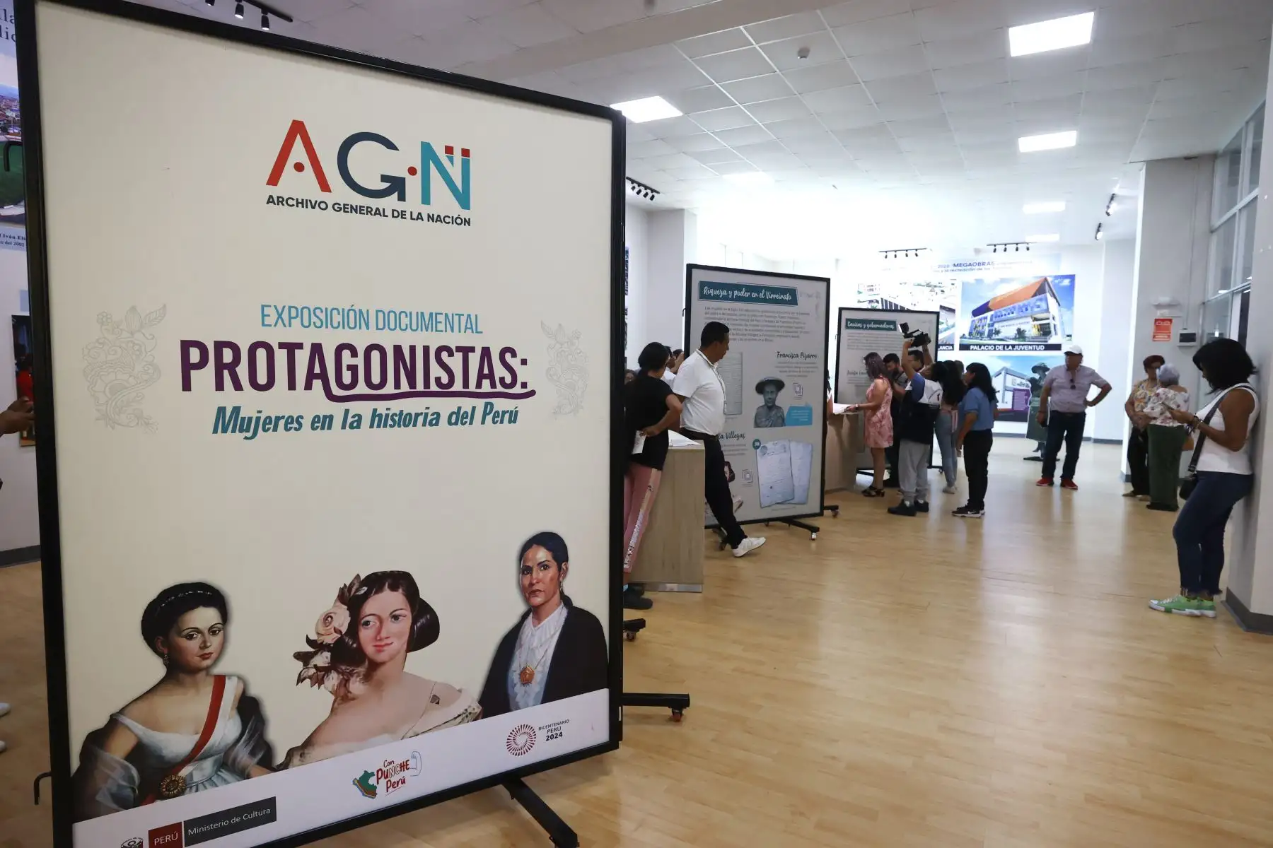 Inauguran exposición itinerante protagonistas: mujeres en la historia del Perú, en Palacio de la Juventud de Villa El Salvador. Foto: ANDINA/ Vidal Tarqui