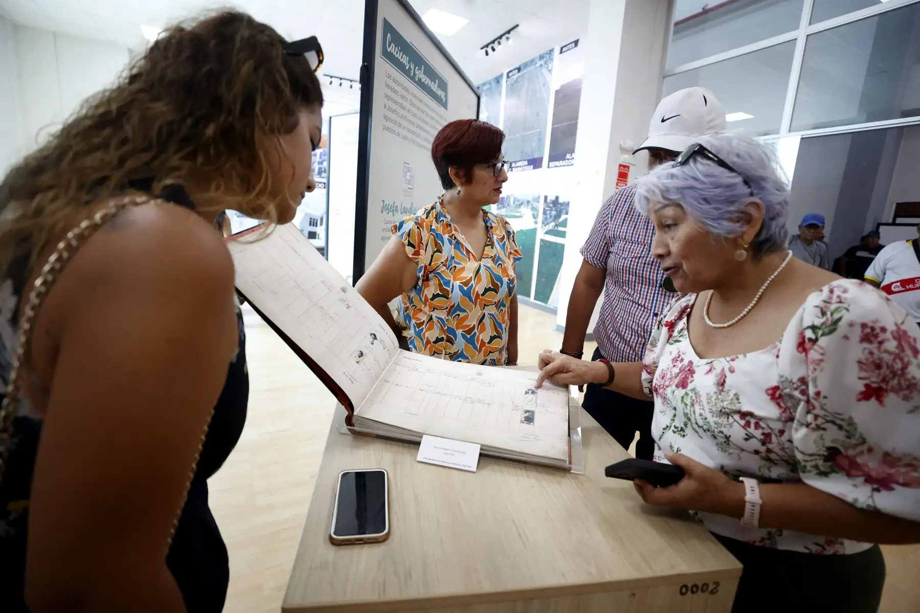 Inauguran exposición itinerante protagonistas: mujeres en la historia del Perú, en Palacio de la Juventud de Villa El Salvador. Foto: ANDINA/ Vidal Tarqui