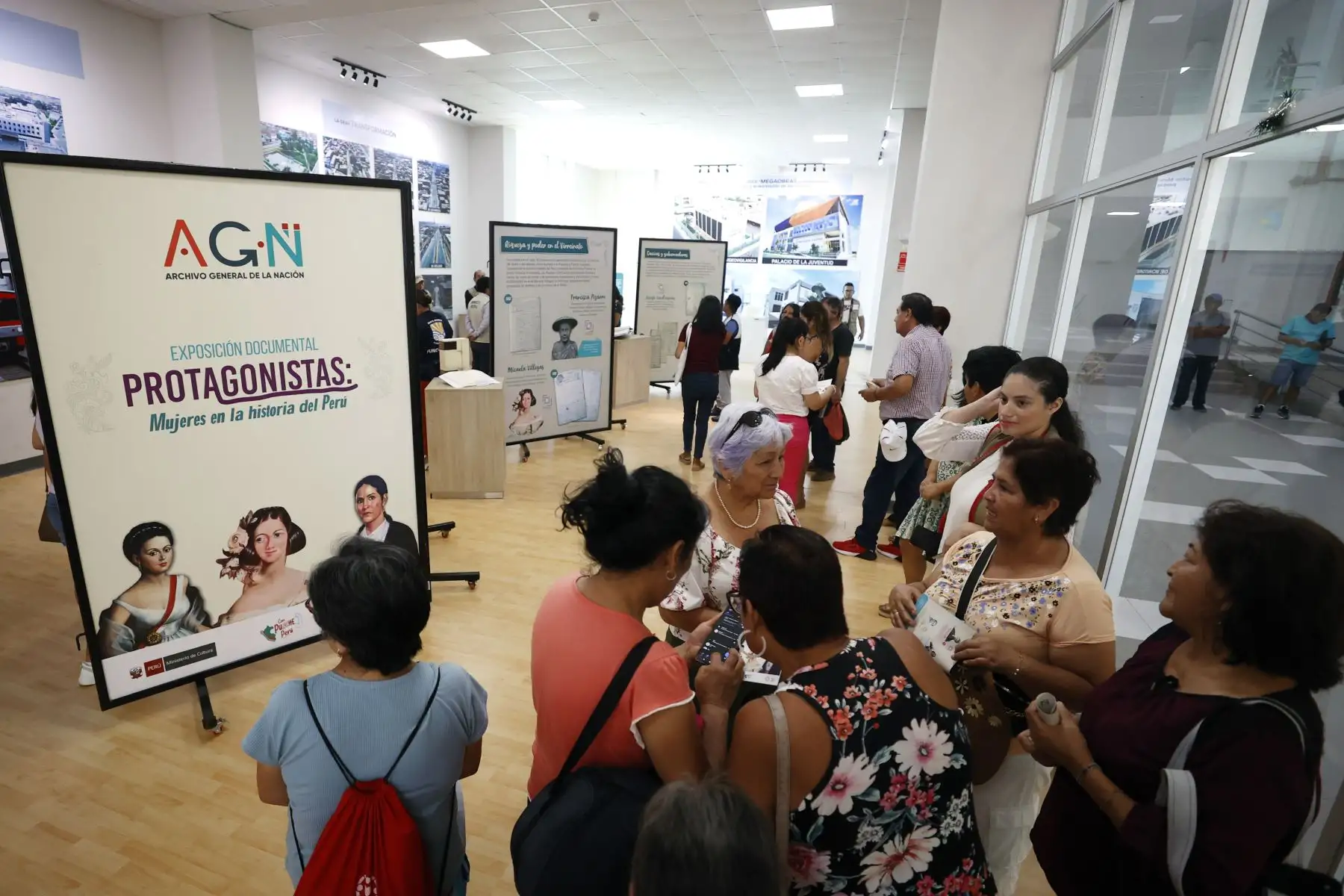 Inauguran exposición itinerante protagonistas: mujeres en la historia del Perú, en Palacio de la Juventud de Villa El Salvador. Foto: ANDINA/ Vidal Tarqui