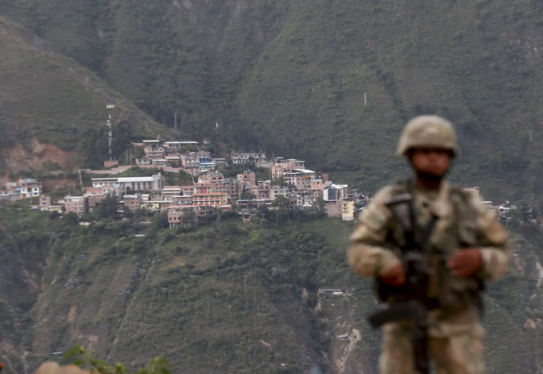 Tras 20 días de la declaratoria de emergencia en la provincia de Pataz, región La Libertad, continúan los operativos, junto a la PNP, en contra de las organizaciones criminales que se mueven principalmente por la minería ilegal. Foto: Mindef