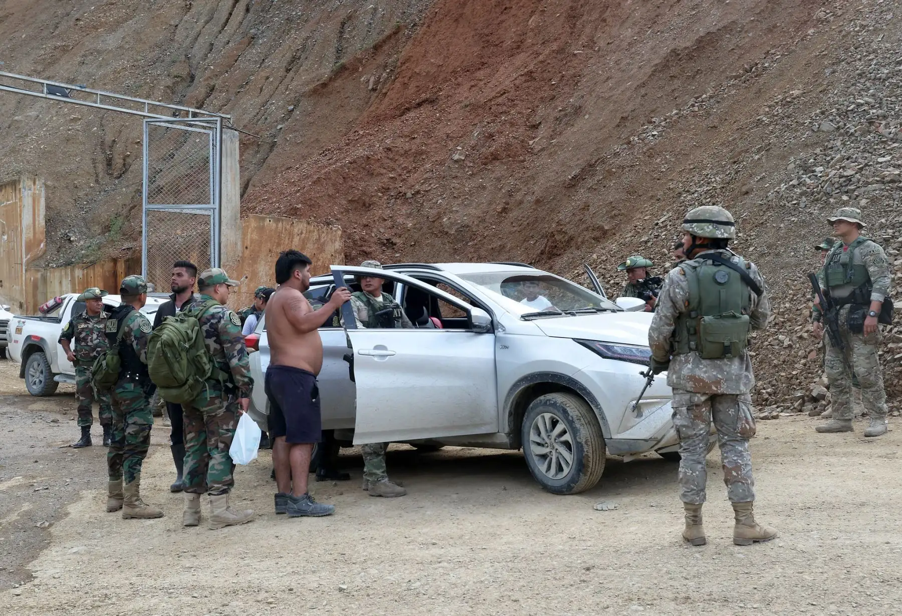 Tras 20 días de la declaratoria de emergencia en la provincia de Pataz, región La Libertad, continúan los operativos, junto a la PNP, en contra de las organizaciones criminales que se mueven principalmente por la minería ilegal. Foto: Mindef