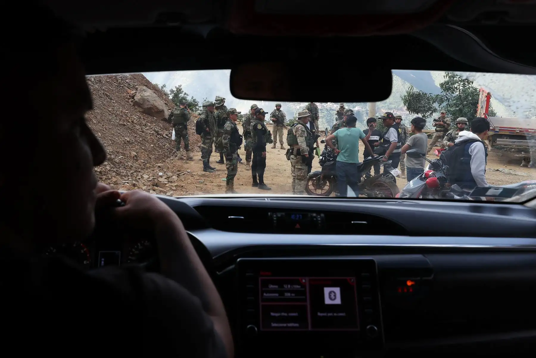 Tras 20 días de la declaratoria de emergencia en la provincia de Pataz, región La Libertad, continúan los operativos, junto a la PNP, en contra de las organizaciones criminales que se mueven principalmente por la minería ilegal. Foto: Mindef