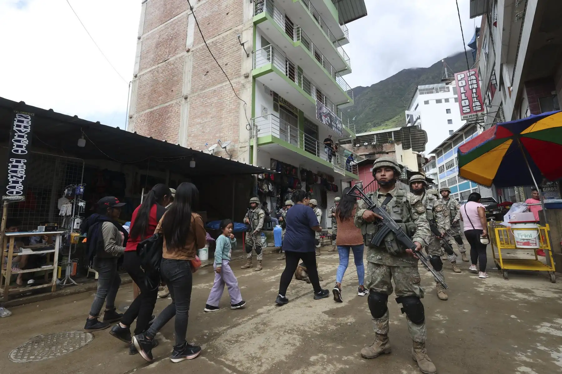Tras 20 días de la declaratoria de emergencia en la provincia de Pataz, región La Libertad, continúan los operativos, junto a la PNP, en contra de las organizaciones criminales que se mueven principalmente por la minería ilegal. Foto: Mindef