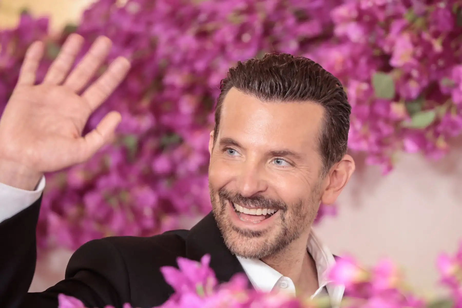 El actor estadounidense Bradley Cooper asiste a la 96ª edición de los Premios de la Academia en el Dolby Theatre de Hollywood, California
