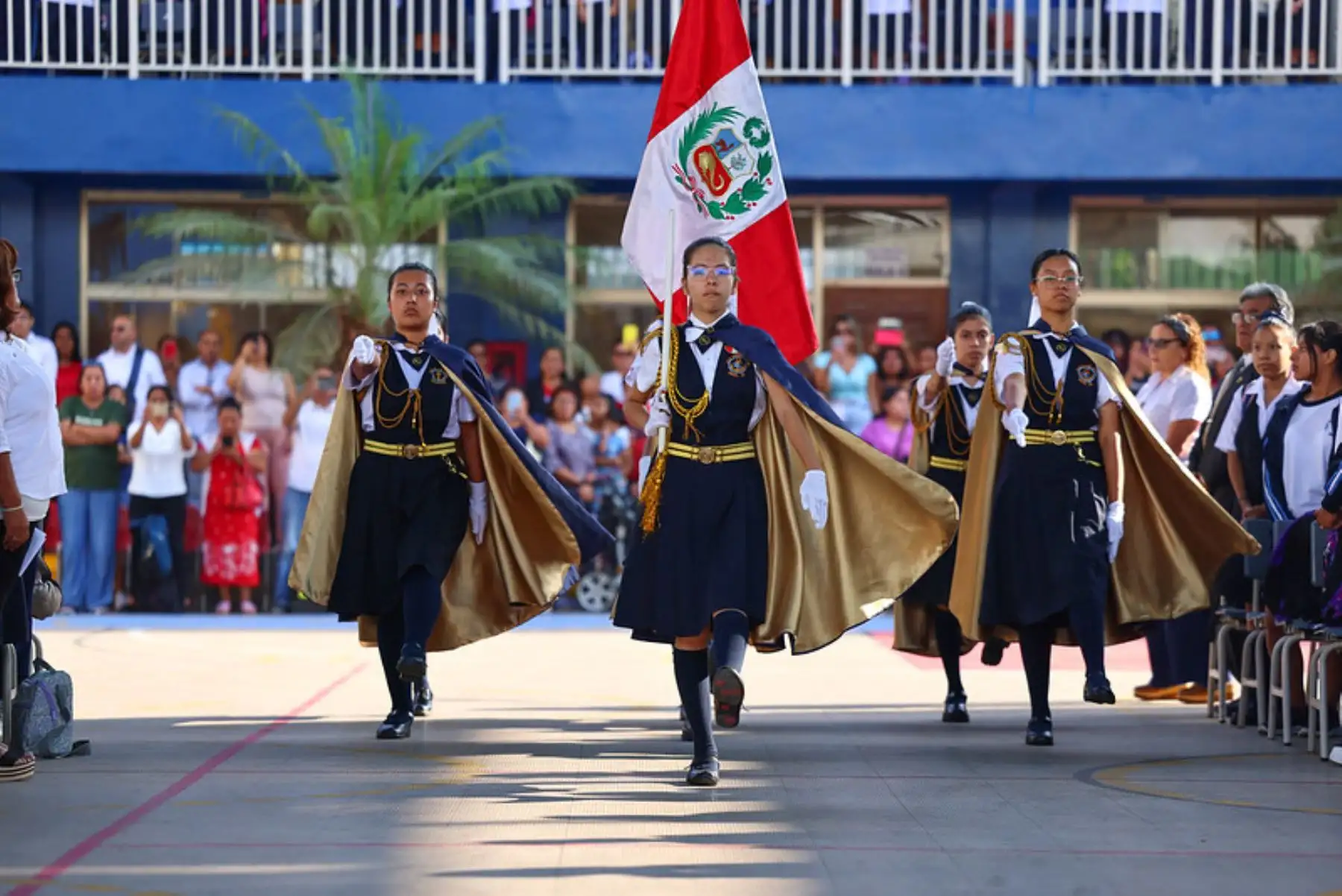 Desde la emblemática institución educativa Miguel Grau en Magdalena, el  ministro del Interior y alcalde de Magdalena dan inicio al año escolar 2024 en el sector público. Foto: Difusión