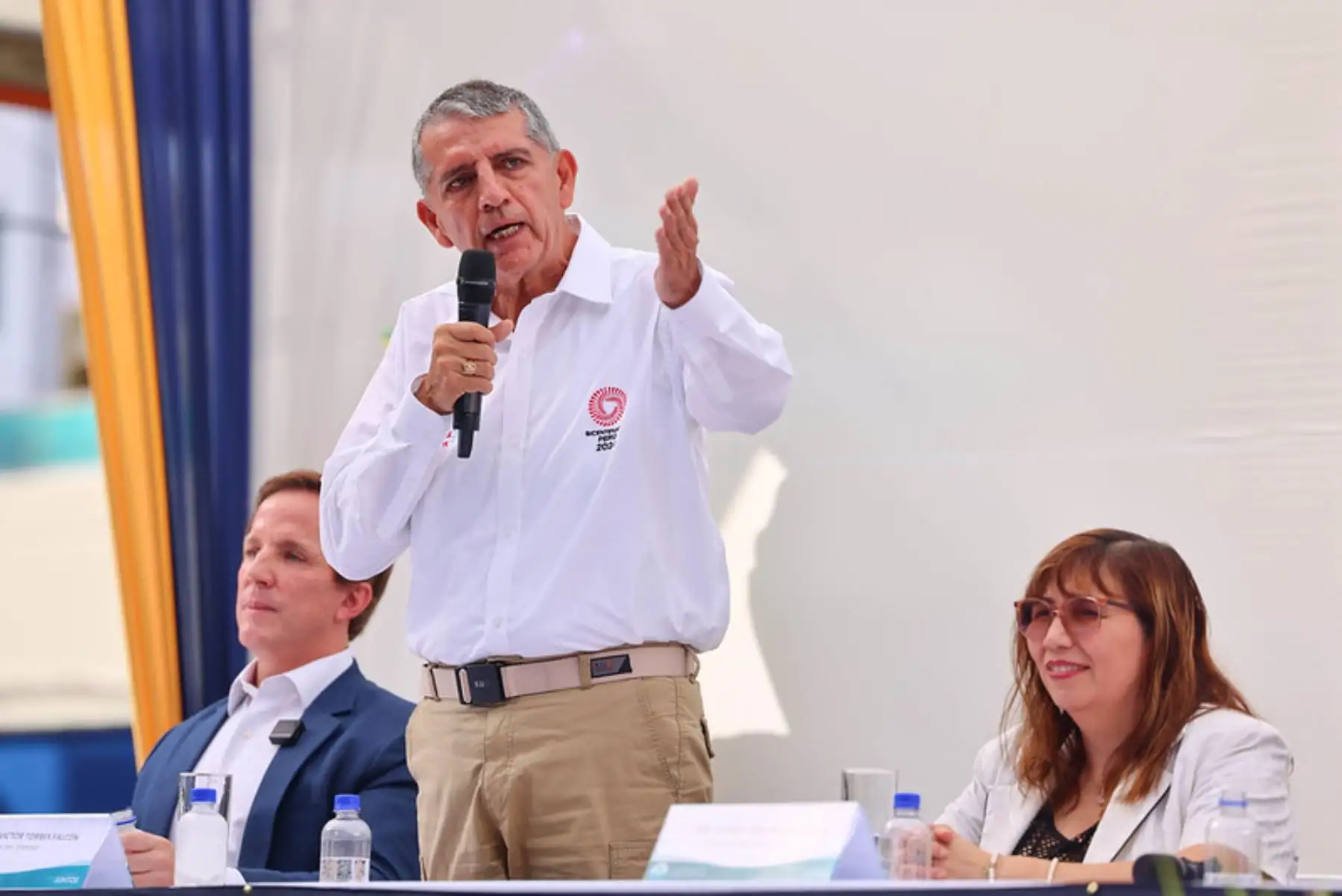 Desde la emblemática institución educativa Miguel Grau en Magdalena, el  ministro del Interior y alcalde de Magdalena dan inicio al año escolar 2024 en el sector público. Foto: Difusión