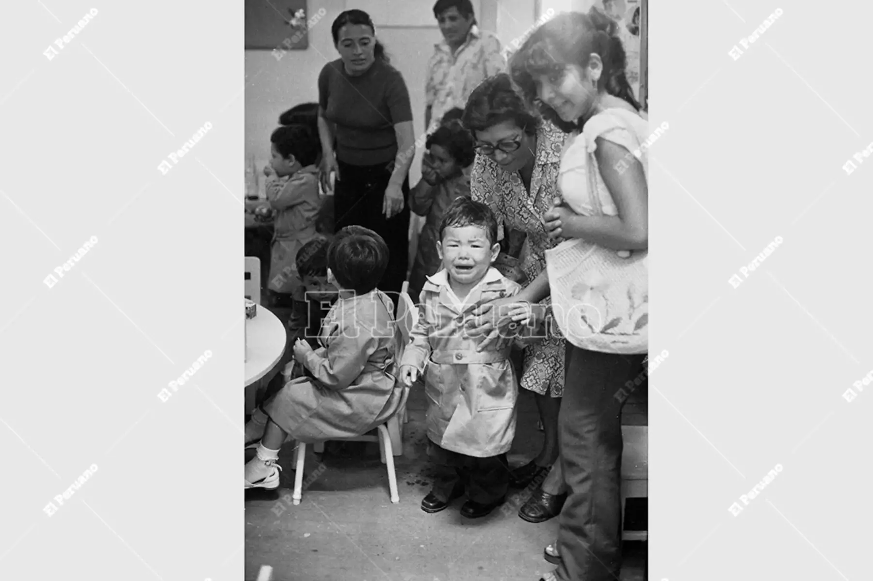 Lima - 1 abril 1980 / Un niño rompe en llanto el primer día de clases un en centro de educación inicial. Foto: Archivo Histórico de El Peruano / Alejandro Aguirre