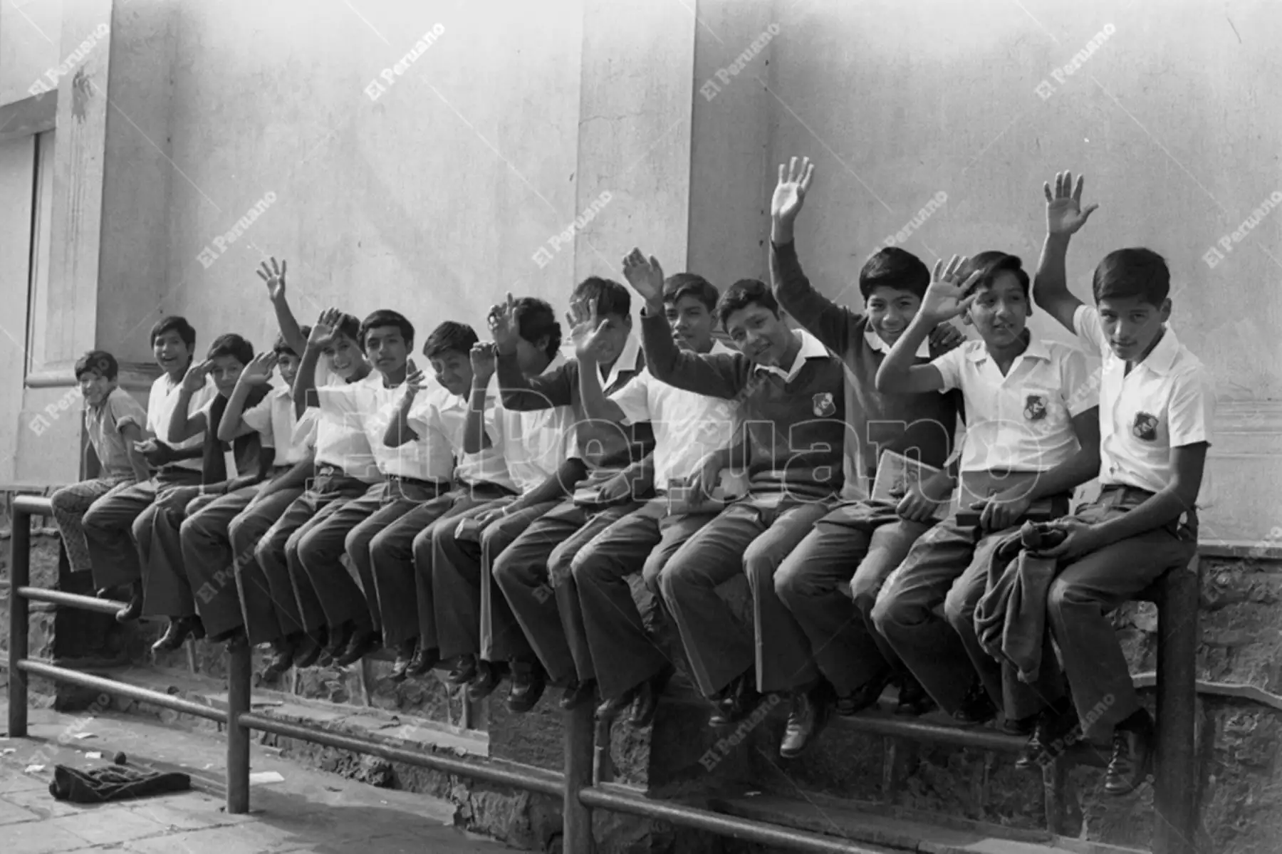 Lima - 1 abril 1976 / Primer día de clases en el Colegio Nuestra Señora de Guadalupe. Cerca de un millón y medio de escolares retornaron a las aulas en Lima Metropolitana. Foto: Archivo Histórico de El Peruano / Pavel Marrul