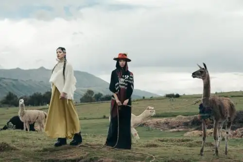 Presentan colección cápsula "Punchaw" en honor al poncho andino en el Mincul.