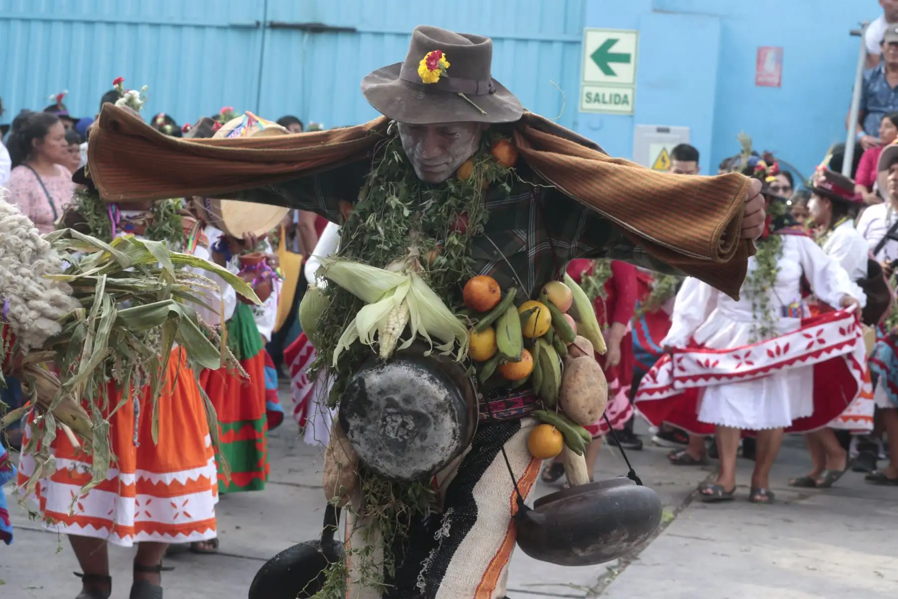 Carnaval de Pumpin Huallino 2024. Melodías tradicionales, alegría desbordante, belleza y danza seductoras son algunas de las cualidades que identifican al carnaval Huallino, uno de los más populares del Perú.
Foto: ANDINA/Vidal Tarqui