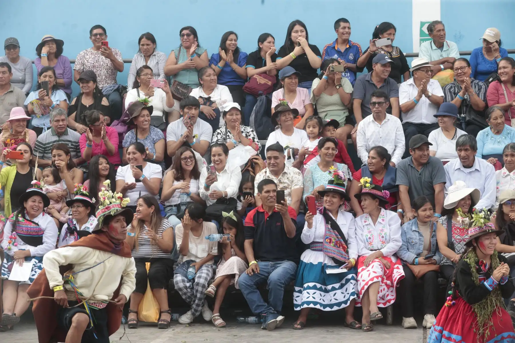 Alegría desbordante, belleza y danza seductoras son algunas de las cualidades que identifican al carnaval Huallino, uno de los más populares del Perú.
Foto: ANDINA/Vidal Tarqui