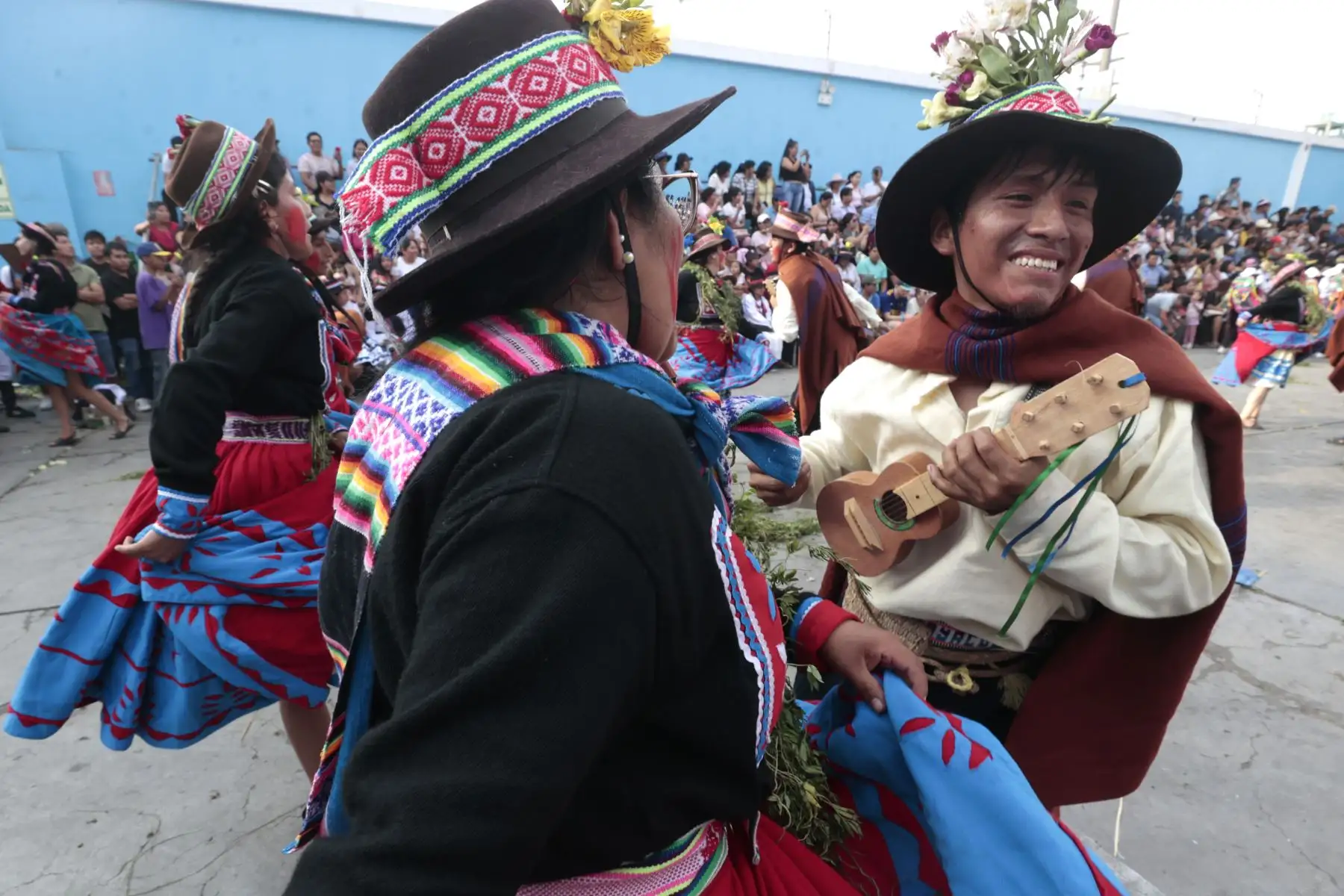 Carnaval de Pumpin Huallino 2024. Melodías tradicionales, alegría desbordante, belleza y danza seductoras son algunas de las cualidades que identifican al carnaval Huallino, uno de los más populares del Perú.
Foto: ANDINA/Vidal Tarqui