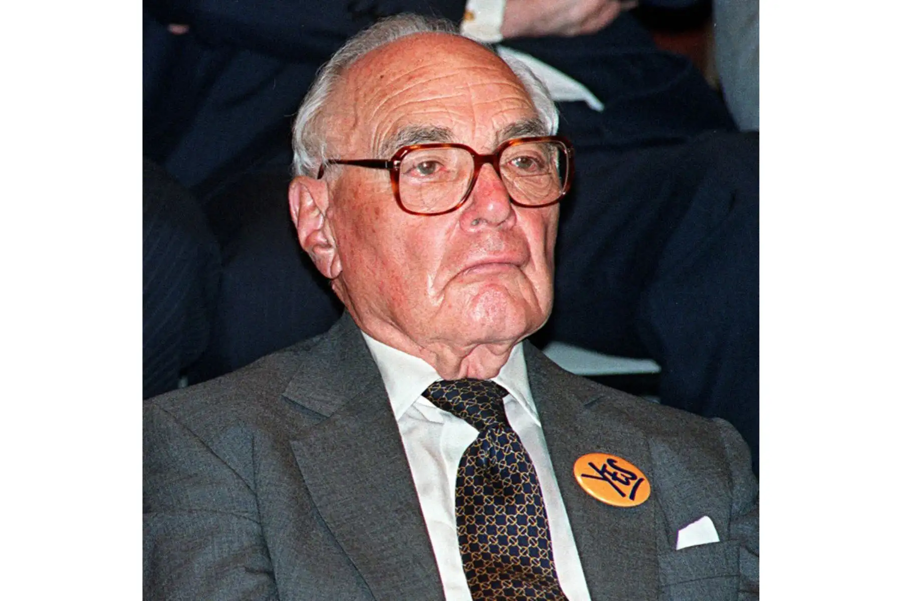 Fotografía del 16 de marzo de 1992 que muestra a Sir Harry Oppenheimer. Foto: AFP