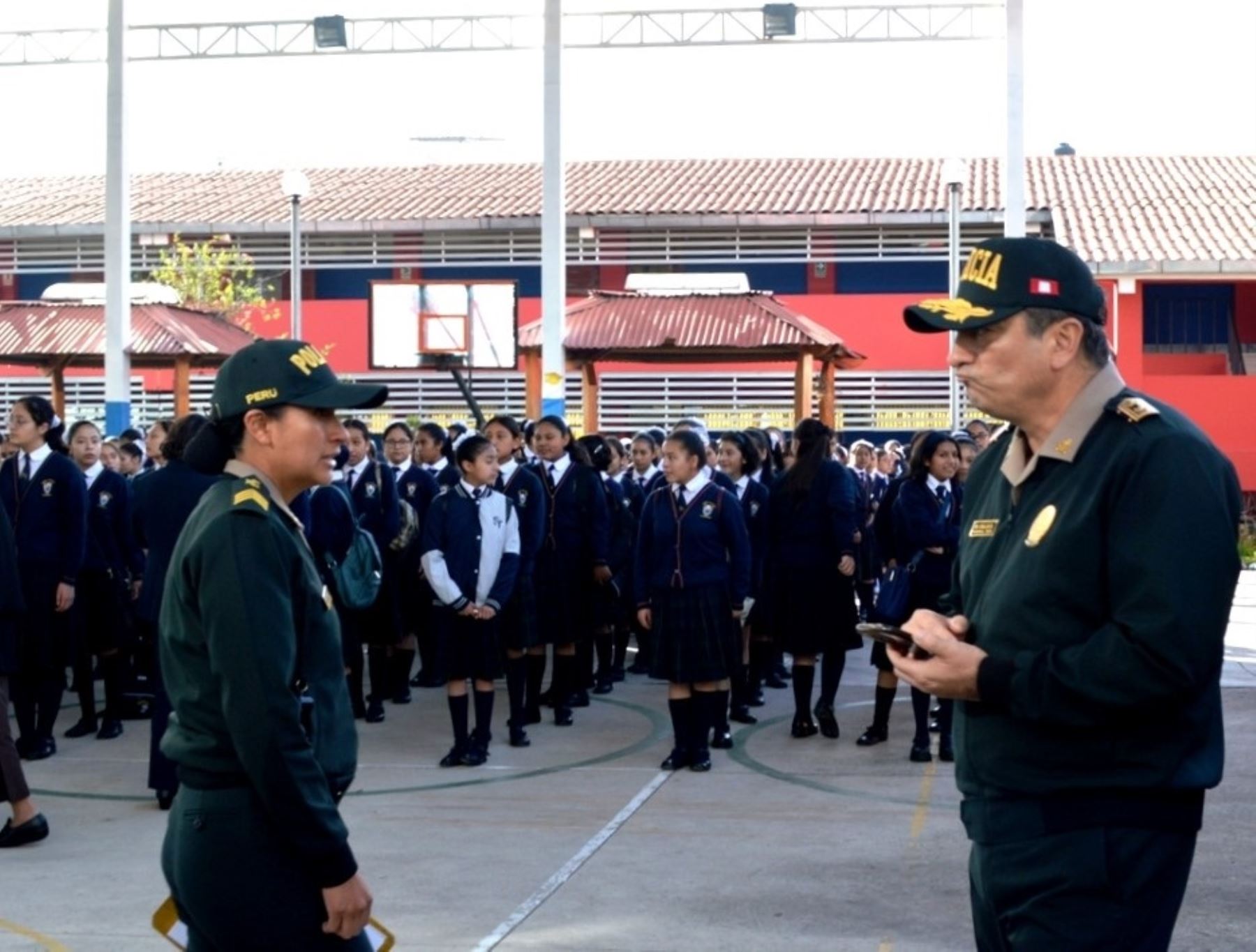 La Policía Nacional reforzará la seguridad en los colegios de Cajamarca con la presencia de un efectivo. ANDINA/Difusión