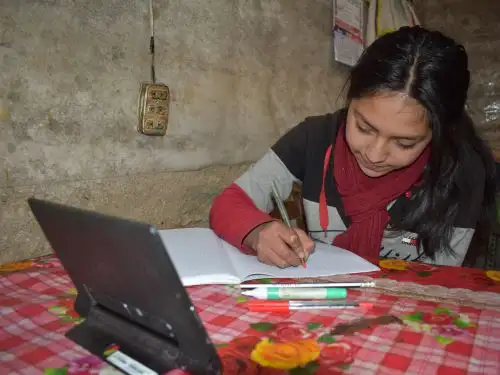 Jóvenes beneficiarios del programa Juntos accederán a becas para estudiar cursos de manera gratuita.
