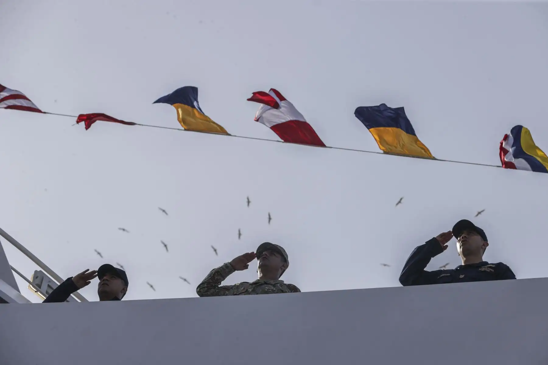 El buque oceanográfico B.A.P. Carrasco, de la Marina de Guerra del Perú, arribó esta mañana al Callao, tras la culminación de la Trigésima Campaña Científica del Perú en la Antártida, ANTAR XXX. Los tripulantes y científicos fueron recibidos por autoridades civiles y militares, así como de sus familiares, en una ceremonia que se realizó en la Base Naval del Callao y que estuvo presidida  por el ministro de Defensa, Walter Astudillo Chávez, y el comandante general de la Marina de Guerra, Almirante Luis Polar Figari.
Foto: ANDINA/Andrés Valle