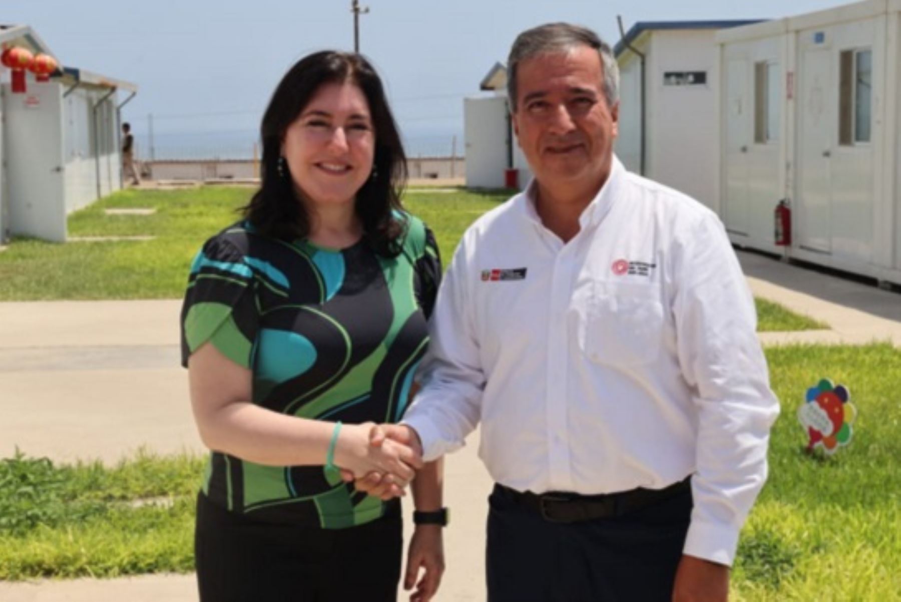 Ministro de Transportes y Comunicaciones, Raúl Pérez Reyes; y la ministra de Planeamiento y Presupuesto, Simone Tebet, visitaron el mega puerto de Chancay. Foto: Cortesía.