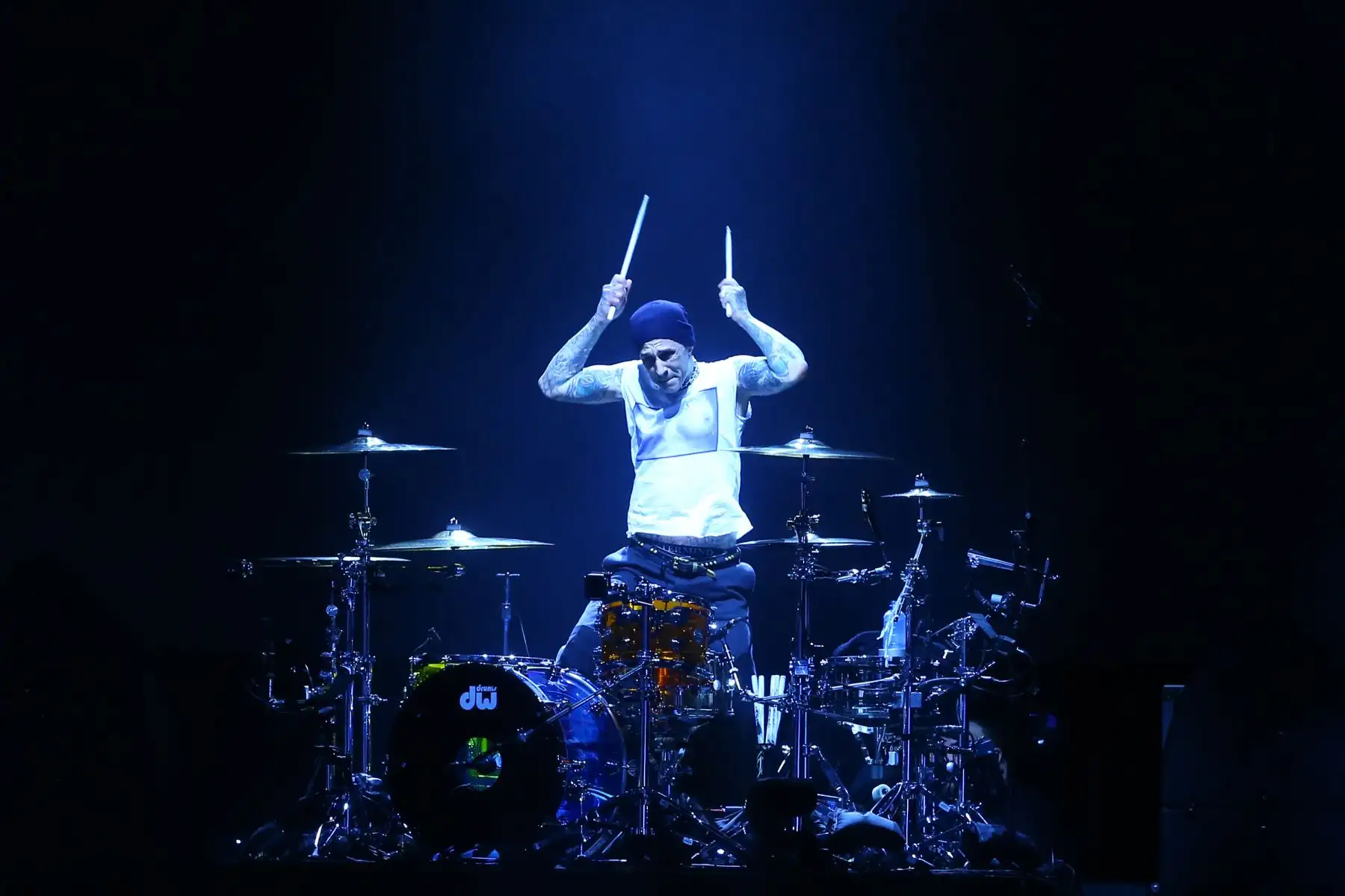 La emblemática banda de punk californiana, Blink-182, deleitó a sus miles de fanáticos peruanos en el estadio de la Universidad San Marcos, en donde ejecutaron muchos de sus clásicos temas como "All the small things", "Firstdate", "The Rock Show" y "What