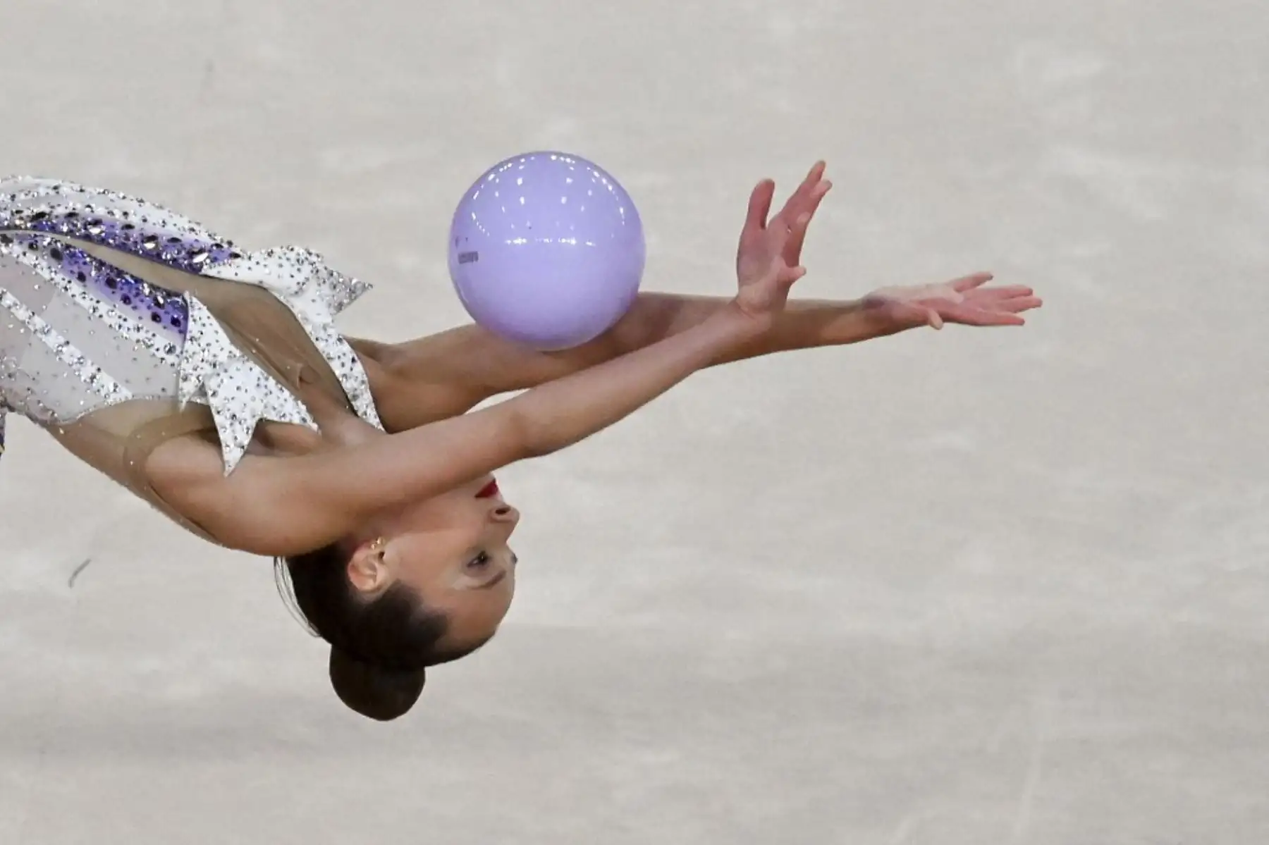 La estadounidense Camilla Feeley hace su rutina de gimnasia rítmica individual All Around y Qualifications Rotation 2 en los Juegos Panamericanos Lima 2019, el 2 de agosto de 2019. Foto: AFP