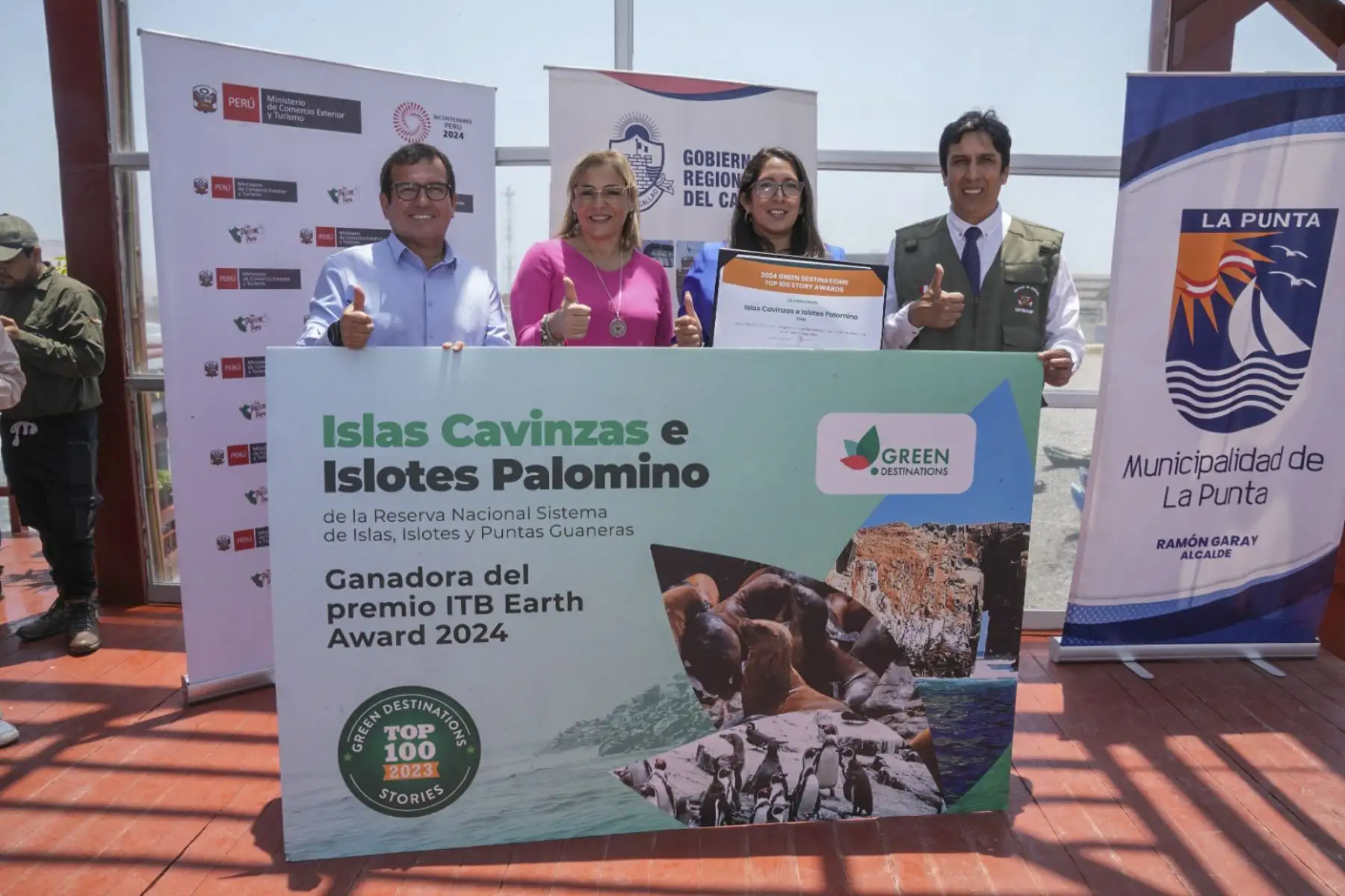 En la ceremonia participaron la viceministra de Desarrollo estratégico de los Recursos Naturales del Minam, el alcalde distrital de la Punta; el gerente de Desarrollo Económico del Gobierno Regional del Callao; la representante de la organización  Green Destinations en Perú, entre otras autoridades y operadores de turismo.
Foto: ANDINA/Sernanp