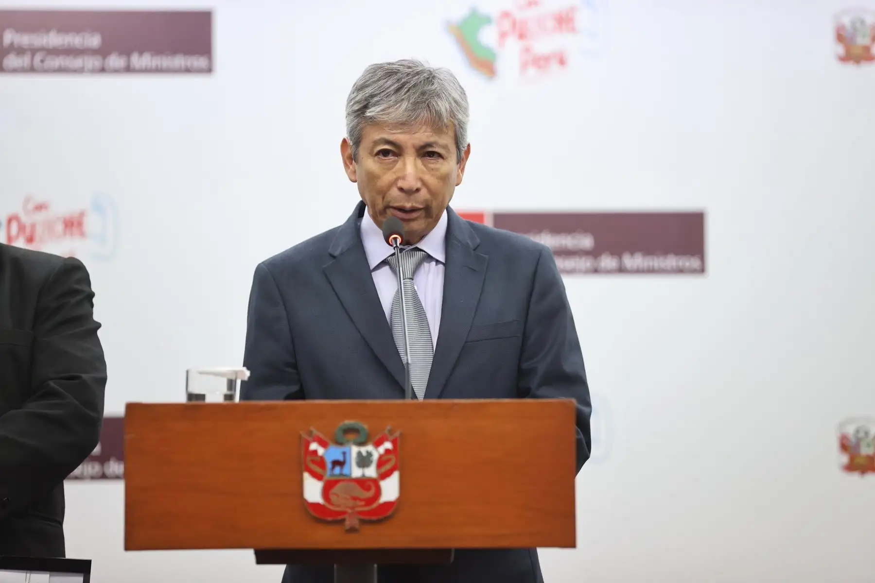 Ministro de Economía, José Arista, participó de la conferencia de prensa brindada luego de la sesión de Consejo de Ministros para informar a la ciudadanía sobre las últimas decisiones adoptadas en sesión del Consejo de Ministros.
Foto: ANDINA/ PCM