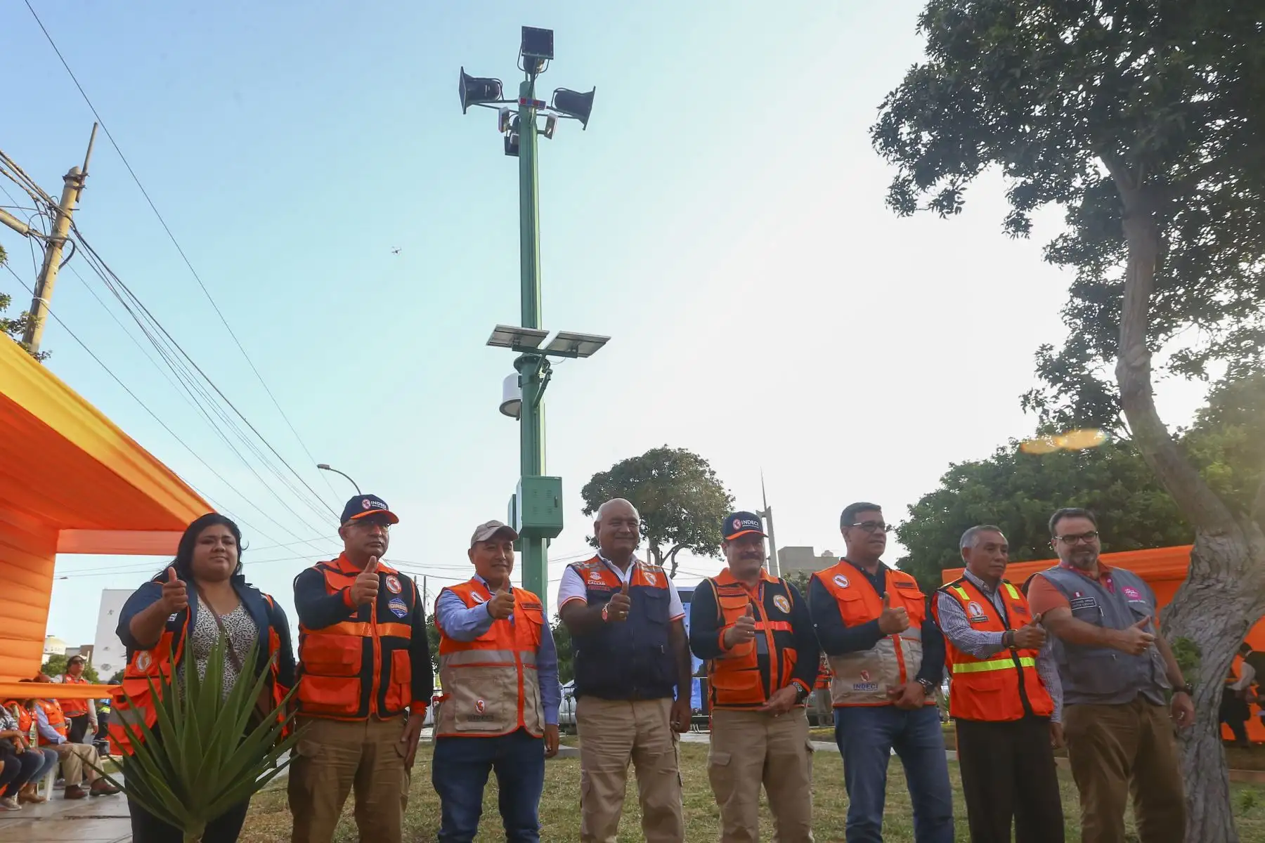 El Instituto Nacional de Defensa Civil (INDECI), llevó a cabo con éxito la presentación de los primeros Puestos de Difusión (PDD) del Sistema de Alerta Sísmica Peruano (SASPe), siendo el punto focal de dicha presentación el Parque 9 de Diciembre, ubicado en La Perla, Callao. Asimismo, se realizó una prueba pública de funcionamiento que demostró la efectividad y la importancia de esta iniciativa en el fortalecimiento de capacidades de la población ante riesgos sísmicos.
Foto: ANDINA/Eddy Ramos