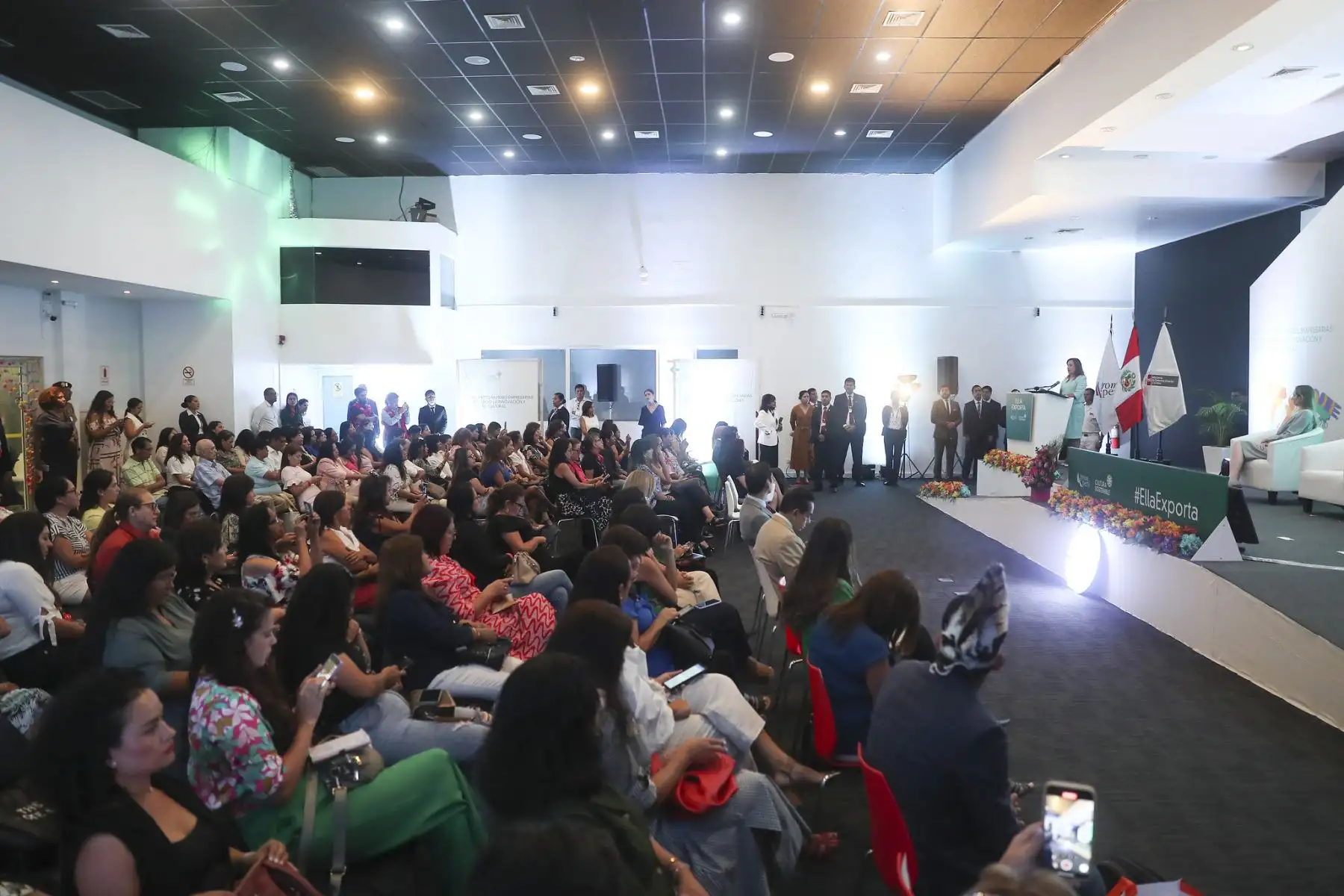 Presidenta Dina Boluarte participa en el II Encuentro “Mujeres empresarias: fomentando la innovación y diversidad cultural”. Foto: ANDINA/ Prensa Presidencia