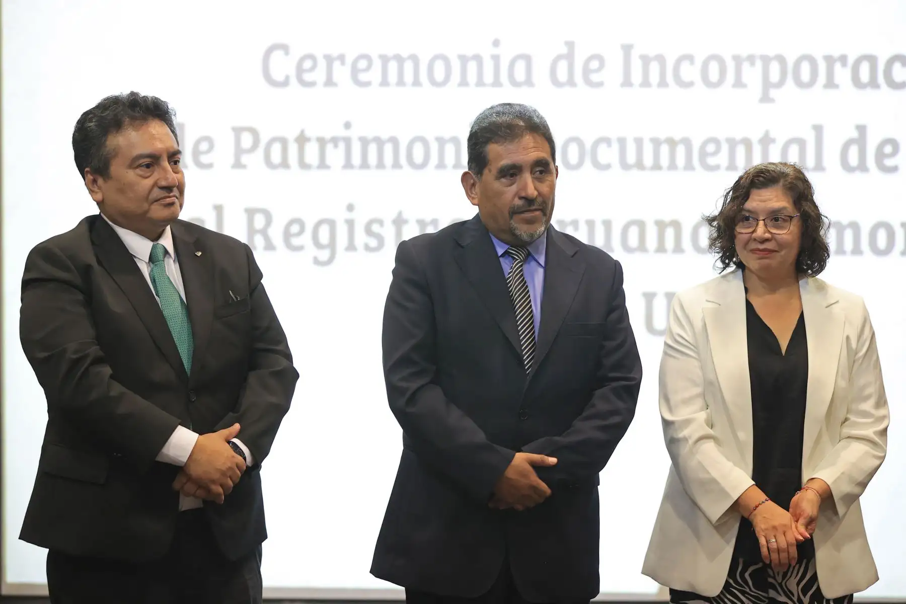 Félix Paz, director de El Peruano, Kelly Carpio Ochoa, directora de Protección de las Colecciones, Boris Espezúa Salmón,  jefe institucional de la BNP. Ceremonia de incorporación de Patrimonio Documental de la BNP  al Registro Peruano Memoria del Mundo- Unesco".  Foto: ANDINA/Jhonel Rodríguez Robles