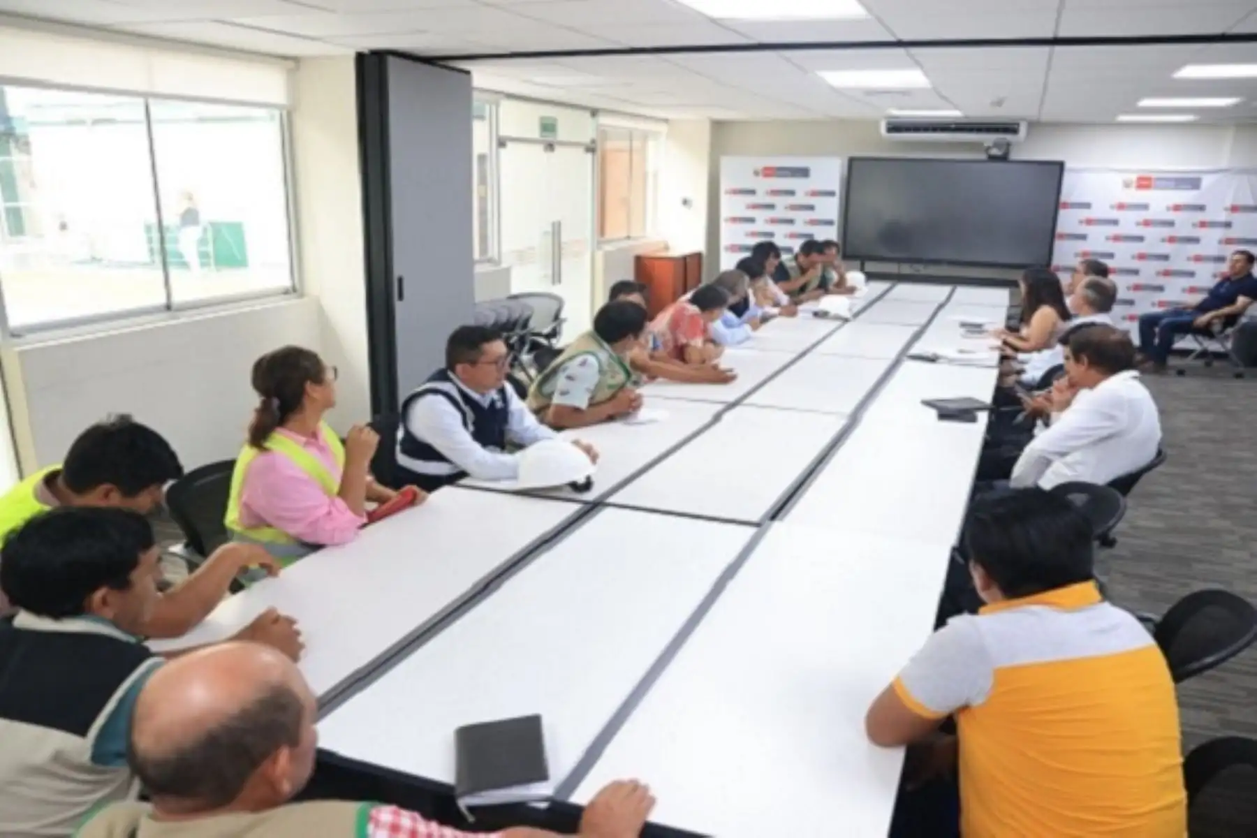 Funcionarios del Minem se reunieron con representantes de la pequeña minería y artesanal. Foto: Cortesía.
