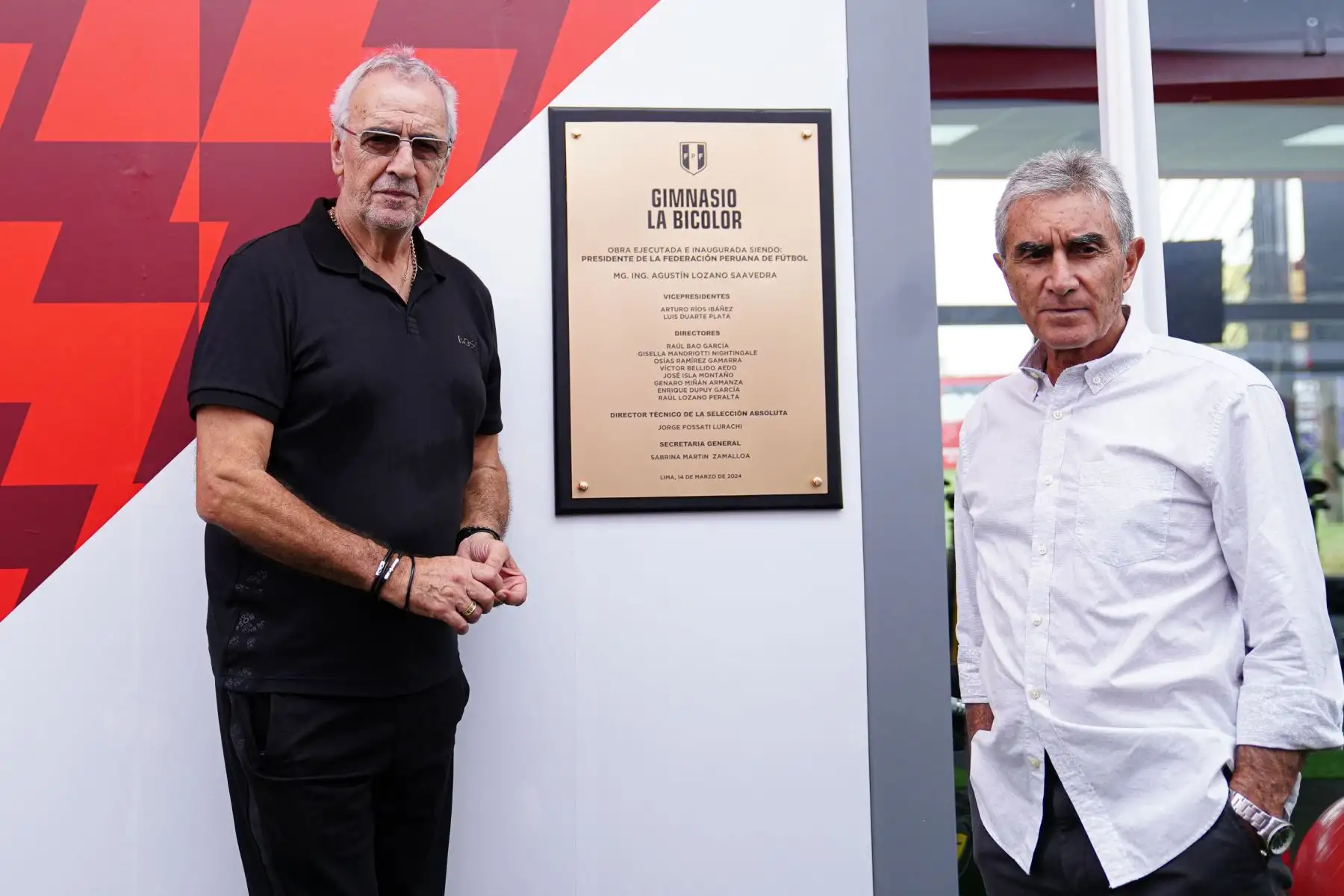 "Hay que agradecer a Dios por permitirnos disfrutar de estos lindos momentos. Destaco el trabajo en equipo de todas las áreas involucradas, aquí está el resultado de su gran esfuerzo, todos nos sentimos privilegiados con esta obra", indicó, por su parte, el profesor Jorge Fossati.
Foto: ANDINA/FPF