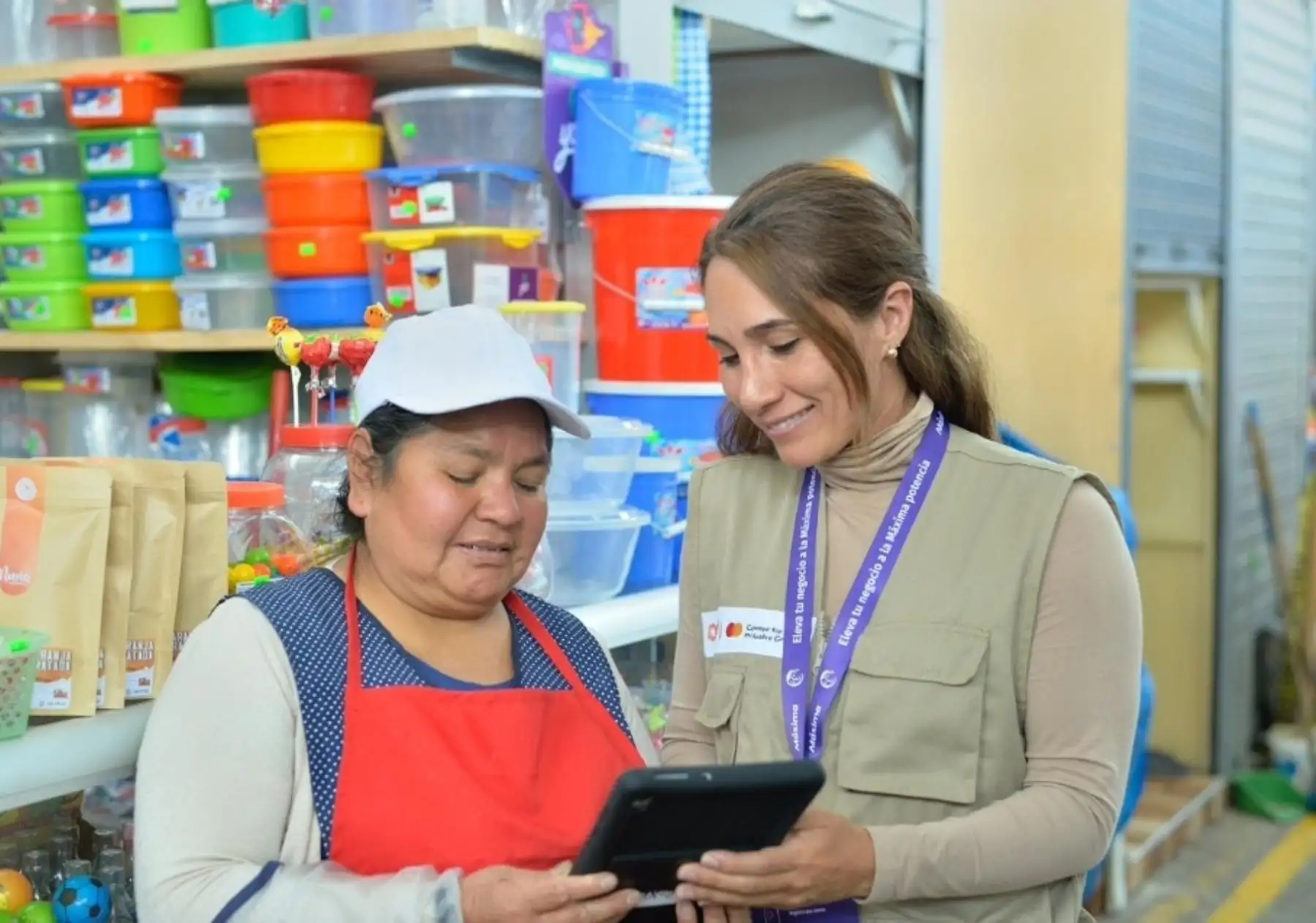 Empoderamiento femenino: Renuevan alianza para beneficiar a 3 millones de emprendedoras.