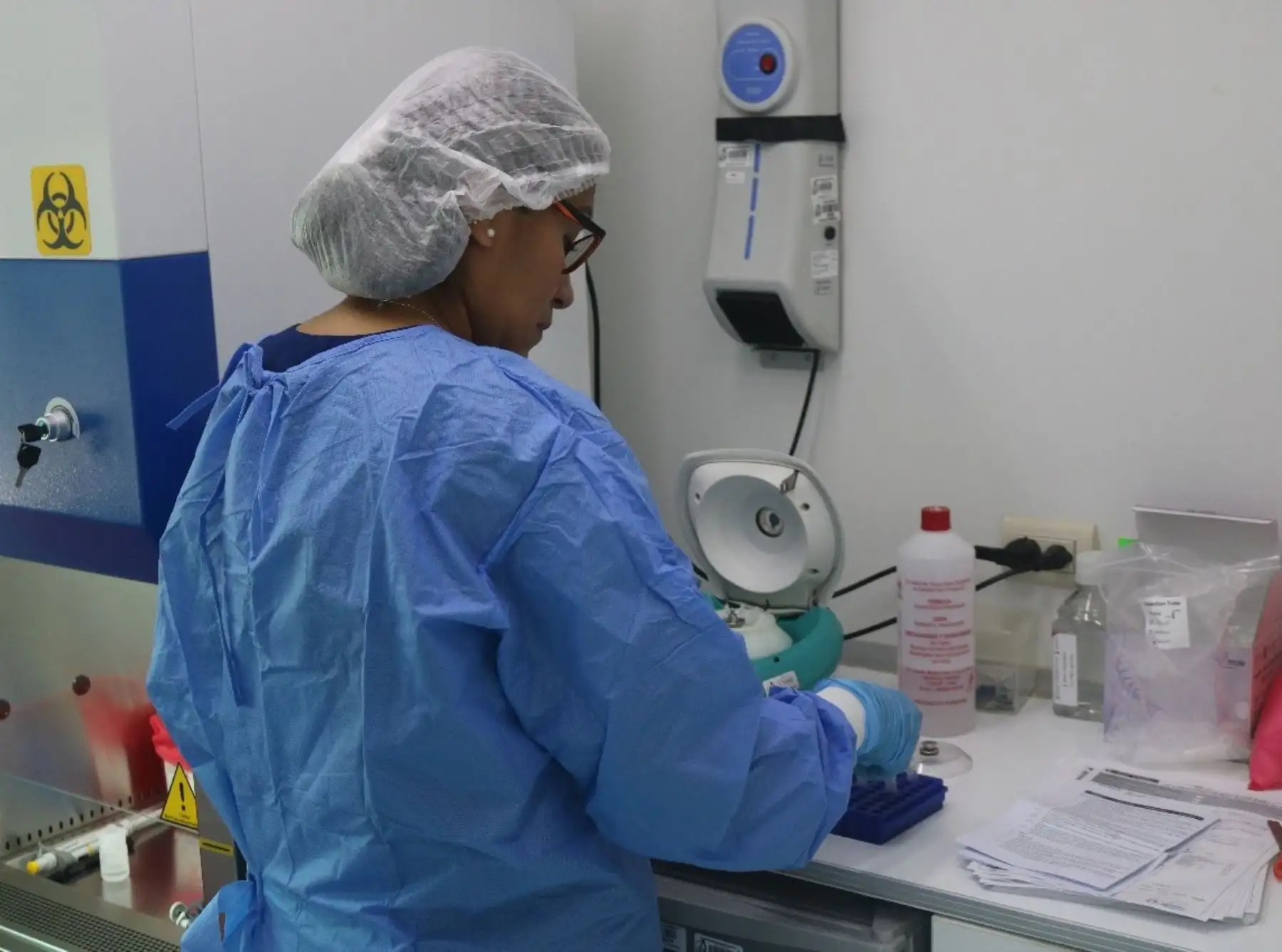 Puesta en marcha del laboratorio móvil Kuru Maskaq en el Hospital de Apoyo San Ignacio de Casma, permitió acelerar la detección de casos de dengue en dicha provincia ancashina, una de las más afectadas por esta enfermedad. ANDINA/Difusión