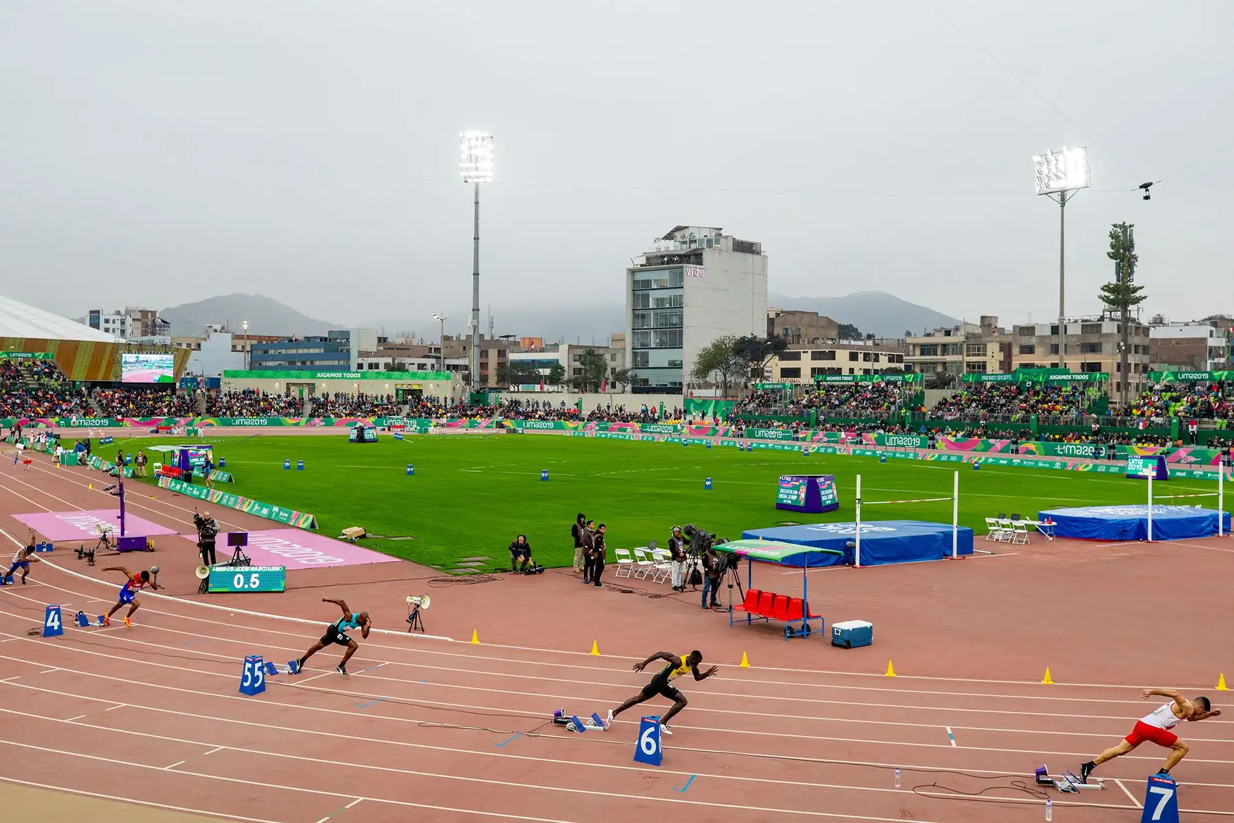 Lima - 6 de agosto de 2019 / Semifinal de atletismo de 400 m vallas masculino en el Estadio Atlético de la Villa Deportiva Nacional - VIDENA en los Juegos Panamericanos Lima 2019. Foto: Legado