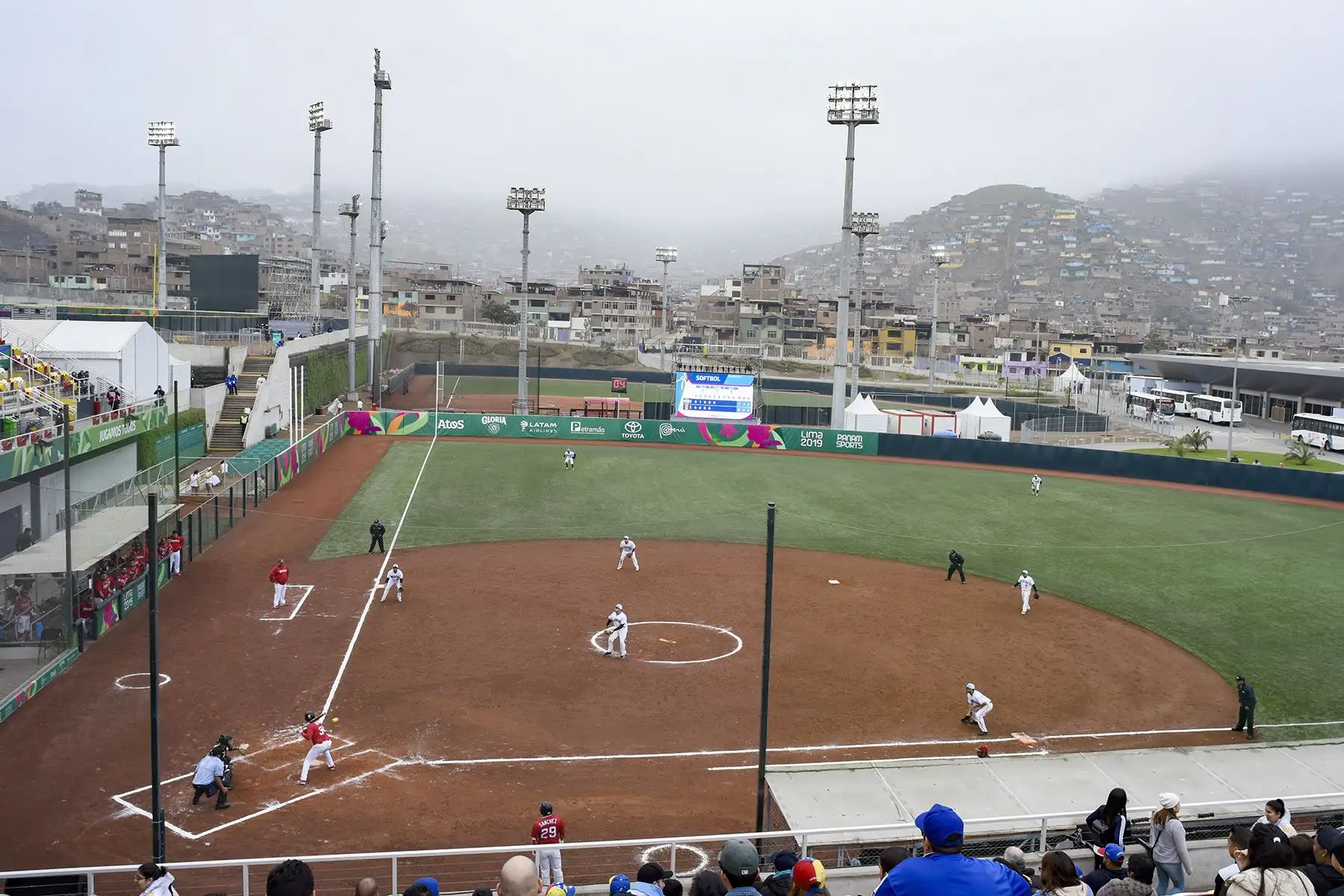 Lima - 25 de julio de 2019 -/ México y Argentina compiten durante un partido de softbol en el Complejo Deportivo Villa María del Triunfo en los Juegos Panamericanos Lima 2019. Foto: Legado