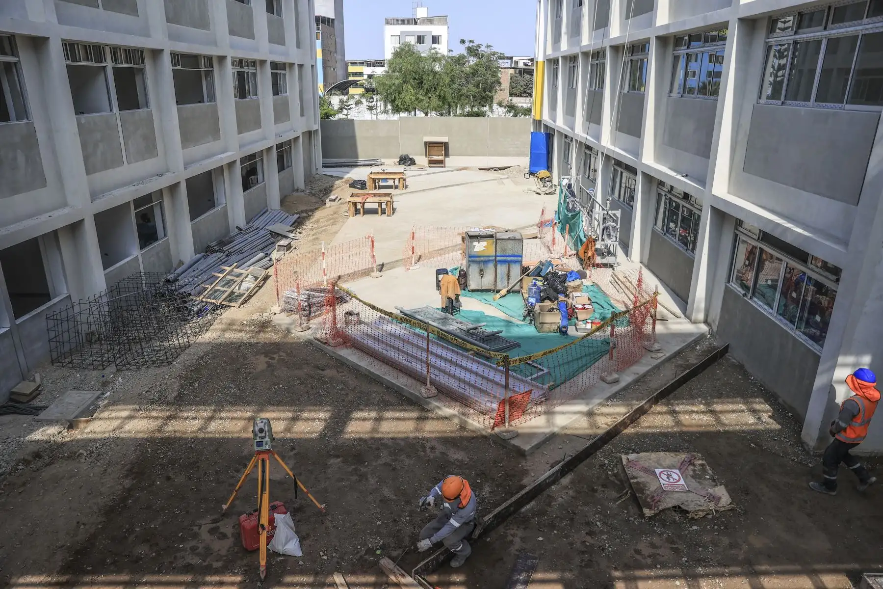 Construcción de la Escuela Bicentenario Mariscal Ramón Castilla en San Juan de Miraflores. Foto: ANDINA/Jhonel Rodríguez Robles