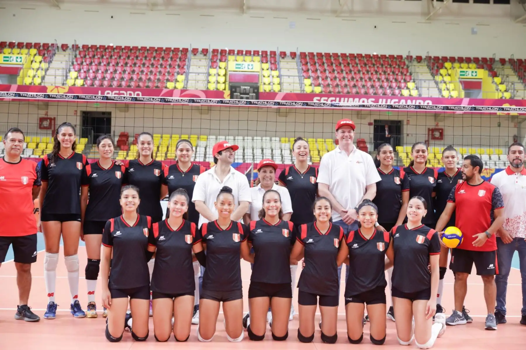 Presidenta Dina Boluarte recorrió el polideportivo Villa El Salvador. Foto: ANDINA/ Prensa Presidencia