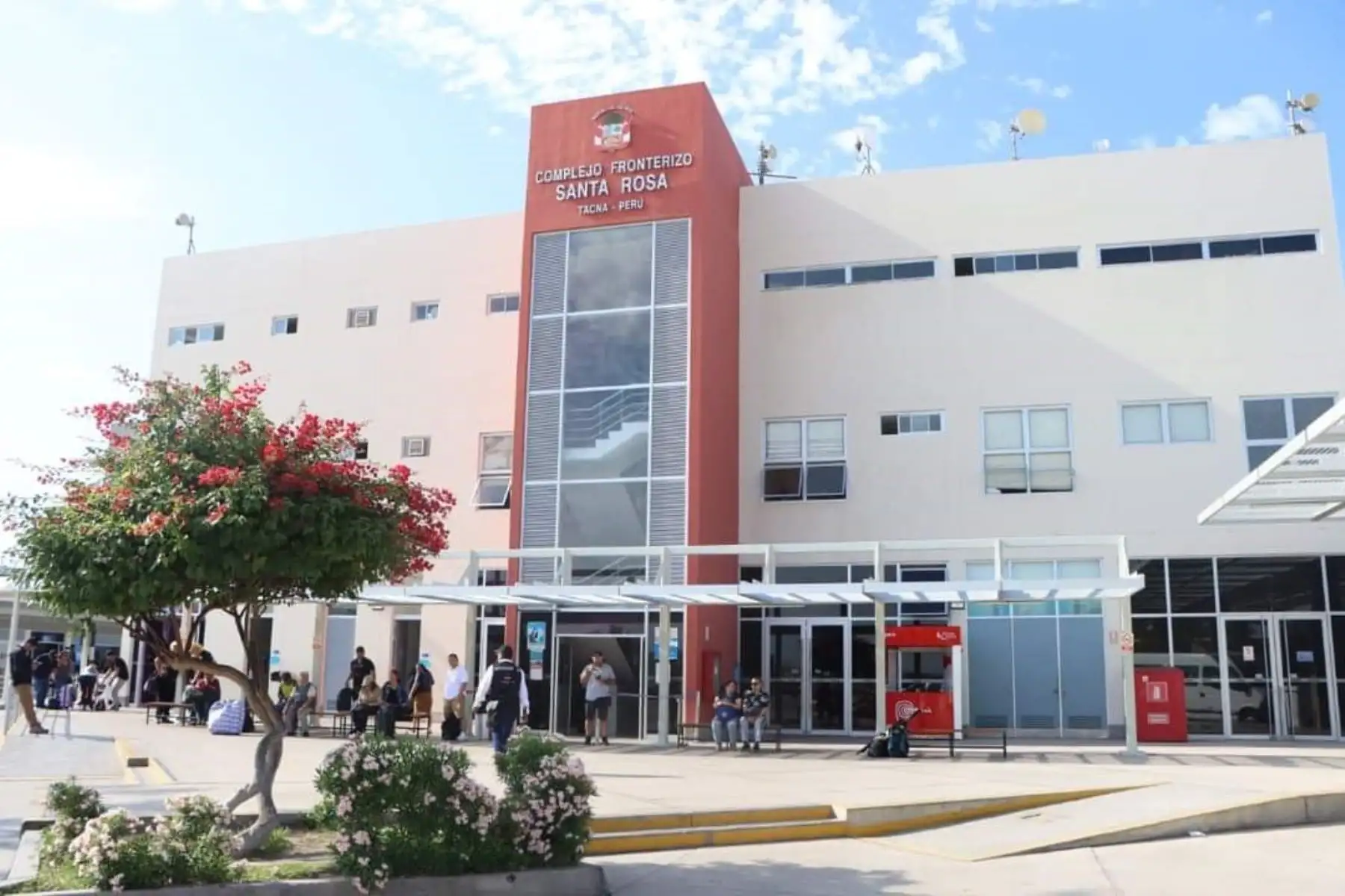 Desde hoy rige nuevo horario en los complejos Santa Rosa (Perú) y Chacalluta (Chile).