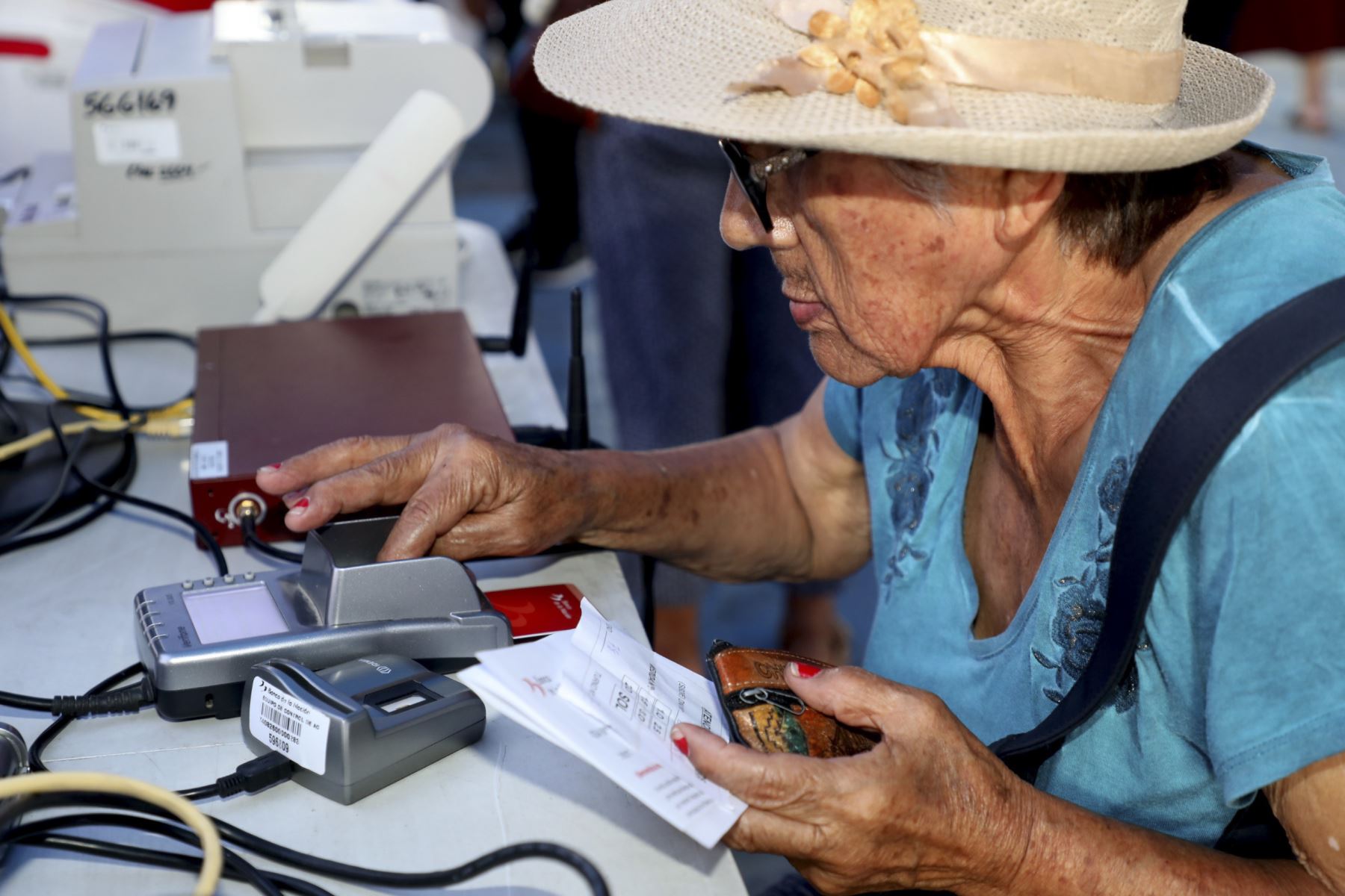 El programa Pensión 65 está modernizando sus servicios y a la fecha hay más de 170,000 personas cobrando con sus tarjetas de débito. Foto: ANDINA/Pensión 65