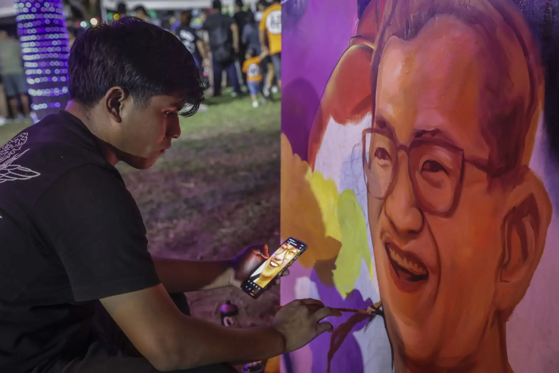 Fanáticos de Dragon Ball vivieron momentos de diversión y nostalgia recordando todo el legado de Akira Toriyama, y disfrutando de las diversas actividades que se realizan en la zona Tangüis del Circuito Mágico del Agua, para rendir homenaje al legado de uno de los maestros del género manga que ha dejado una huella imborrable en la cultura popular. Concursos de cosplay, proyecciones, juegos, música en vivo y la presencia de los icónicos personas como Goku, Vegeta, Freezer y muchas cosas más que ofrece este evento que se realiza del 15 al 17 de marzo.
Foto: ANDINA/Andrés Valle