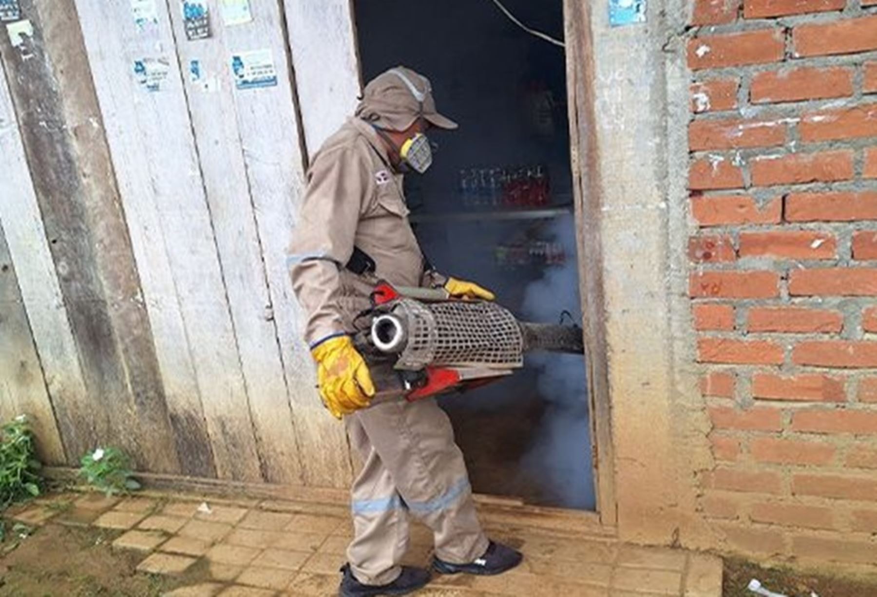 Con la finalidad de intensificar las acciones de prevención y lucha contra el dengue en selva central, el Ministerio de Salud reforzó su estrategia a través de una serie de acciones en las que participan diversas instituciones y la población organizada.