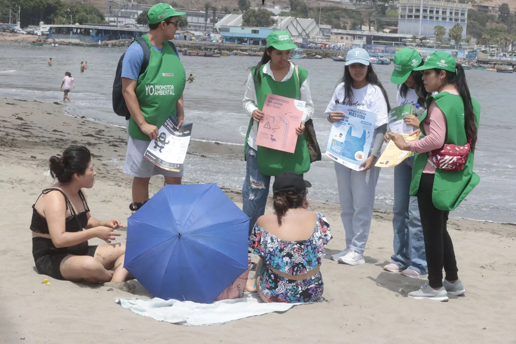 Campaña “Salva Playas” del Ministerio de Ambiente 
en Playa agua dulce Chorrillo. Foto: ANDINA/ Vidal Tarqui