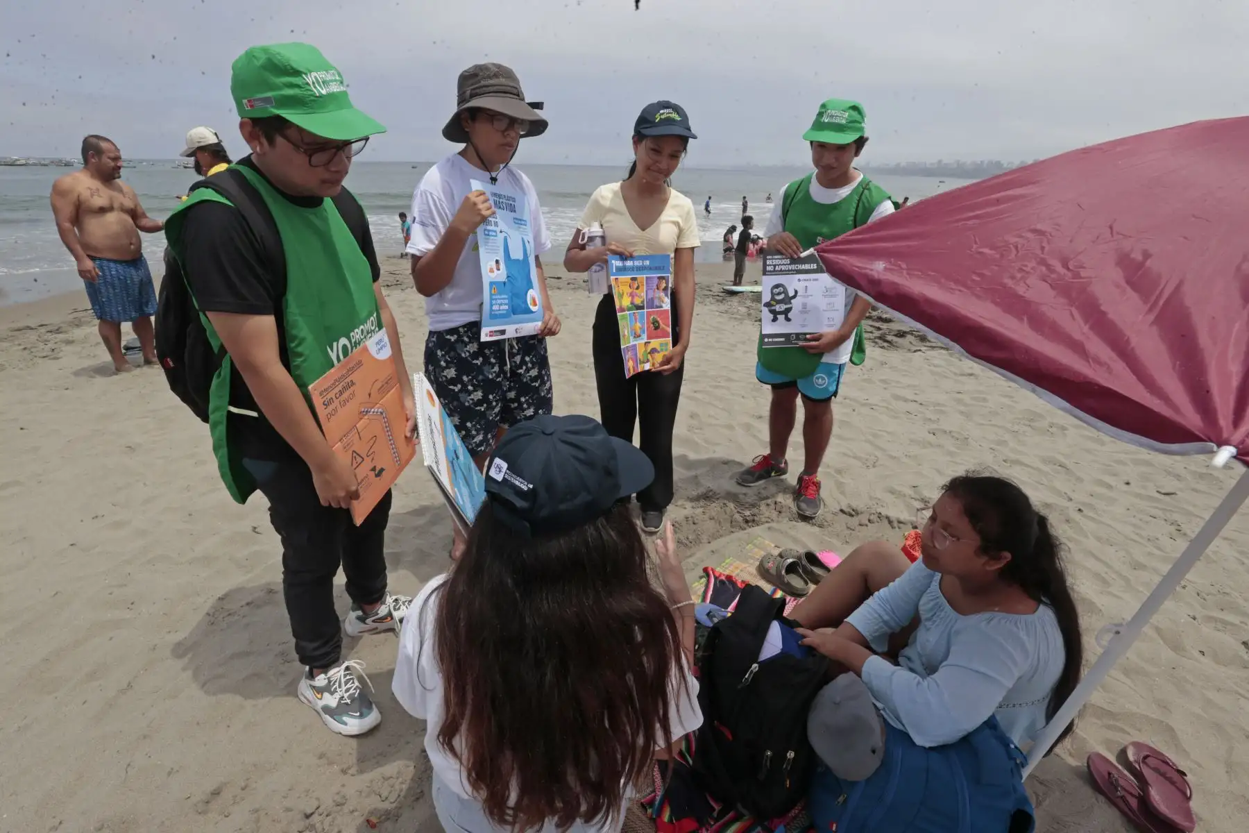 Campaña “Salva Playas” del Ministerio de Ambiente 
en Playa agua dulce Chorrillo. Foto: ANDINA/ Vidal Tarqui