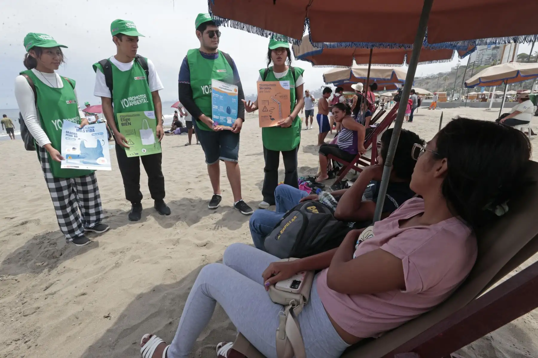Campaña “Salva Playas” del Ministerio de Ambiente 
en Playa agua dulce Chorrillo. Foto: ANDINA/ Vidal Tarqui