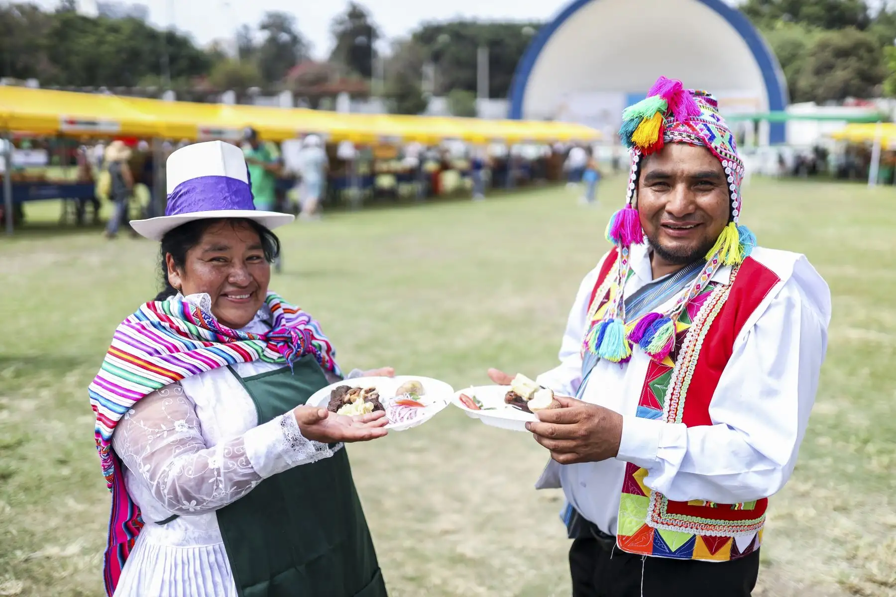 El Ministerio de Desarrollo Agrario y Riego dio inicio a una nueva edición de la feria “De la Chacra a la Olla”, el mercado itinerante más grande del país, que reunió a 80 pequeños productores agropecuarios de los lugares más alejados. Foto: Midagri