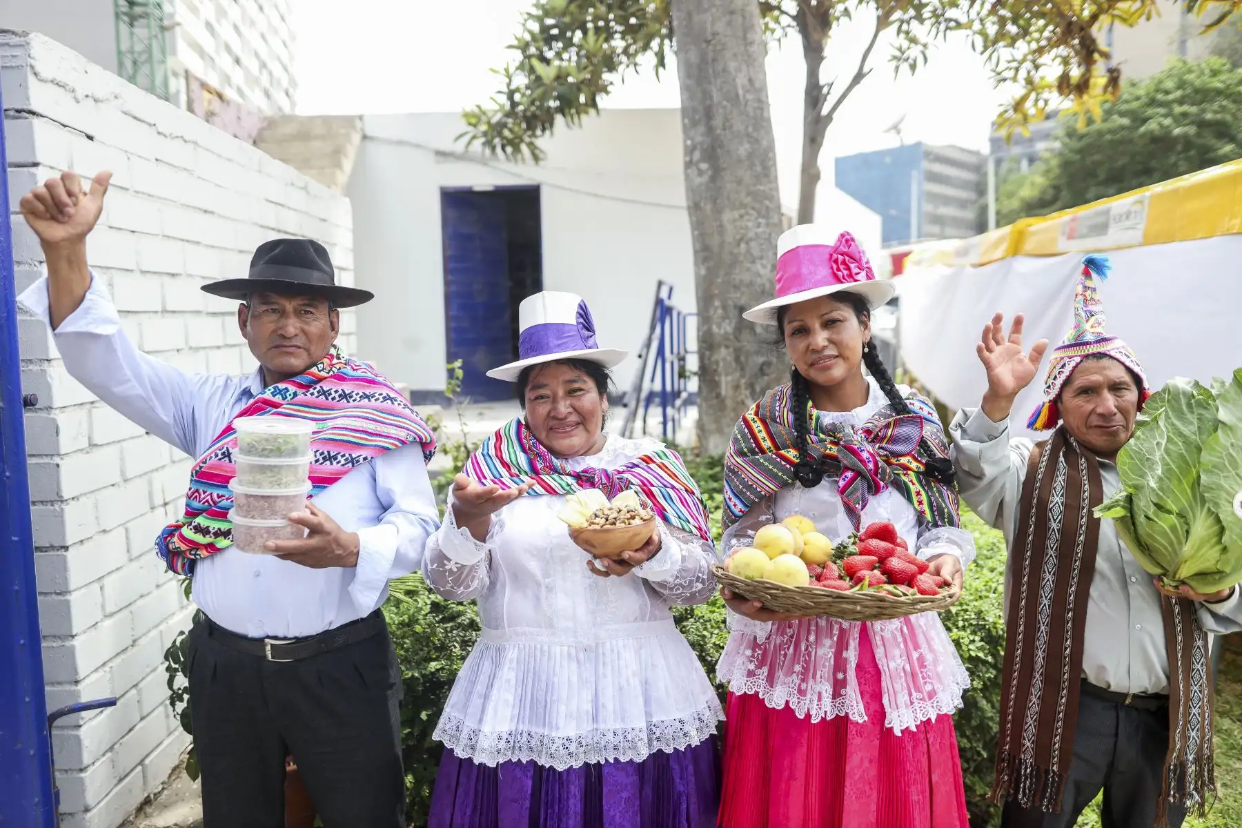 El Ministerio de Desarrollo Agrario y Riego dio inicio a una nueva edición de la feria “De la Chacra a la Olla”, el mercado itinerante más grande del país, que reunió a 80 pequeños productores agropecuarios de los lugares más alejados. Foto: Midagri