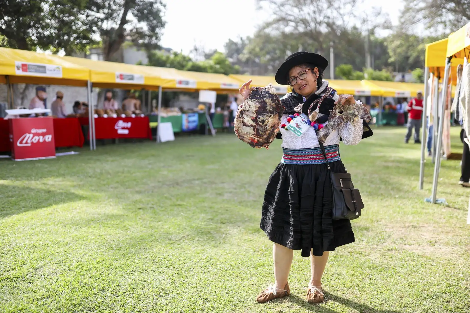 El Ministerio de Desarrollo Agrario y Riego dio inicio a una nueva edición de la feria “De la Chacra a la Olla”, el mercado itinerante más grande del país, que reunió a 80 pequeños productores agropecuarios de los lugares más alejados. Foto: Midagri