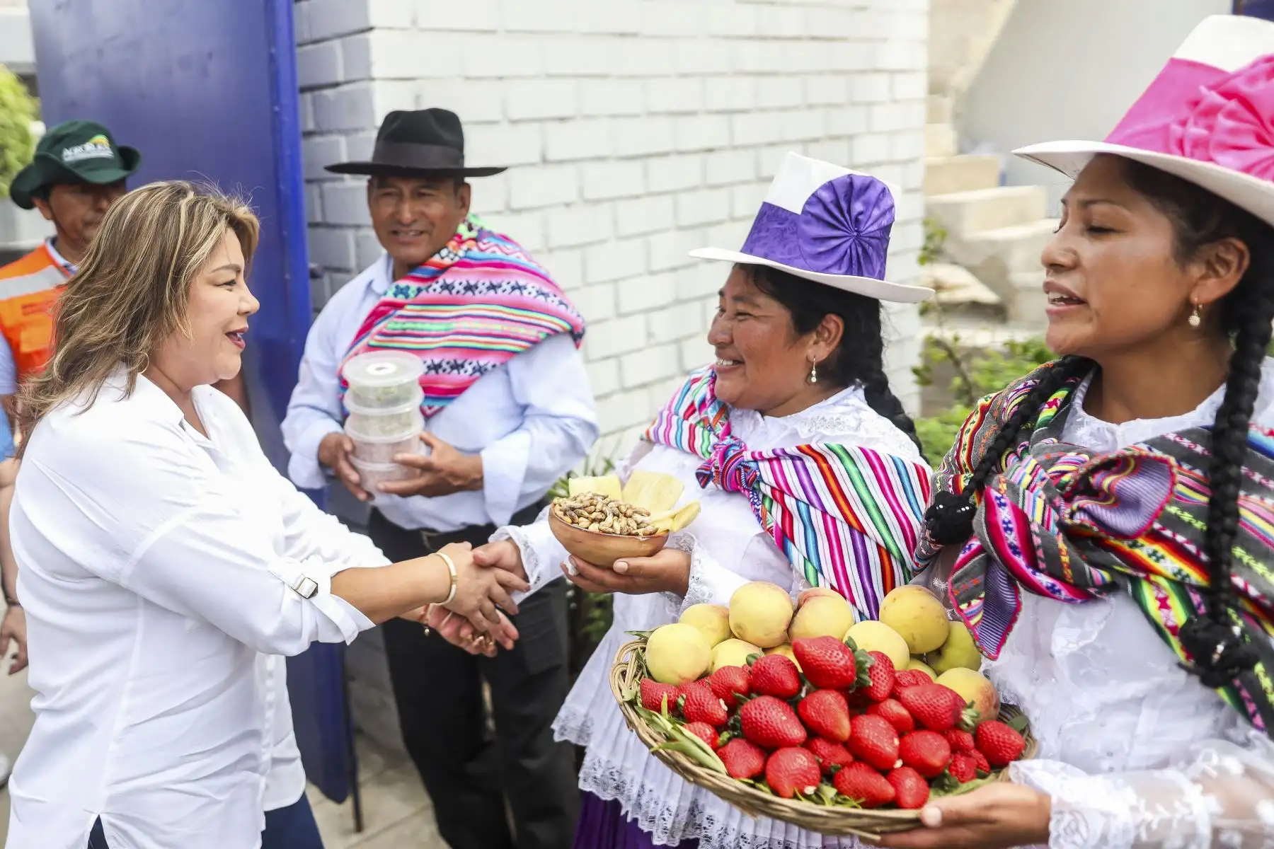 El Ministerio de Desarrollo Agrario y Riego dio inicio a una nueva edición de la feria “De la Chacra a la Olla”, el mercado itinerante más grande del país, que reunió a 80 pequeños productores agropecuarios de los lugares más alejados. Foto: Midagri