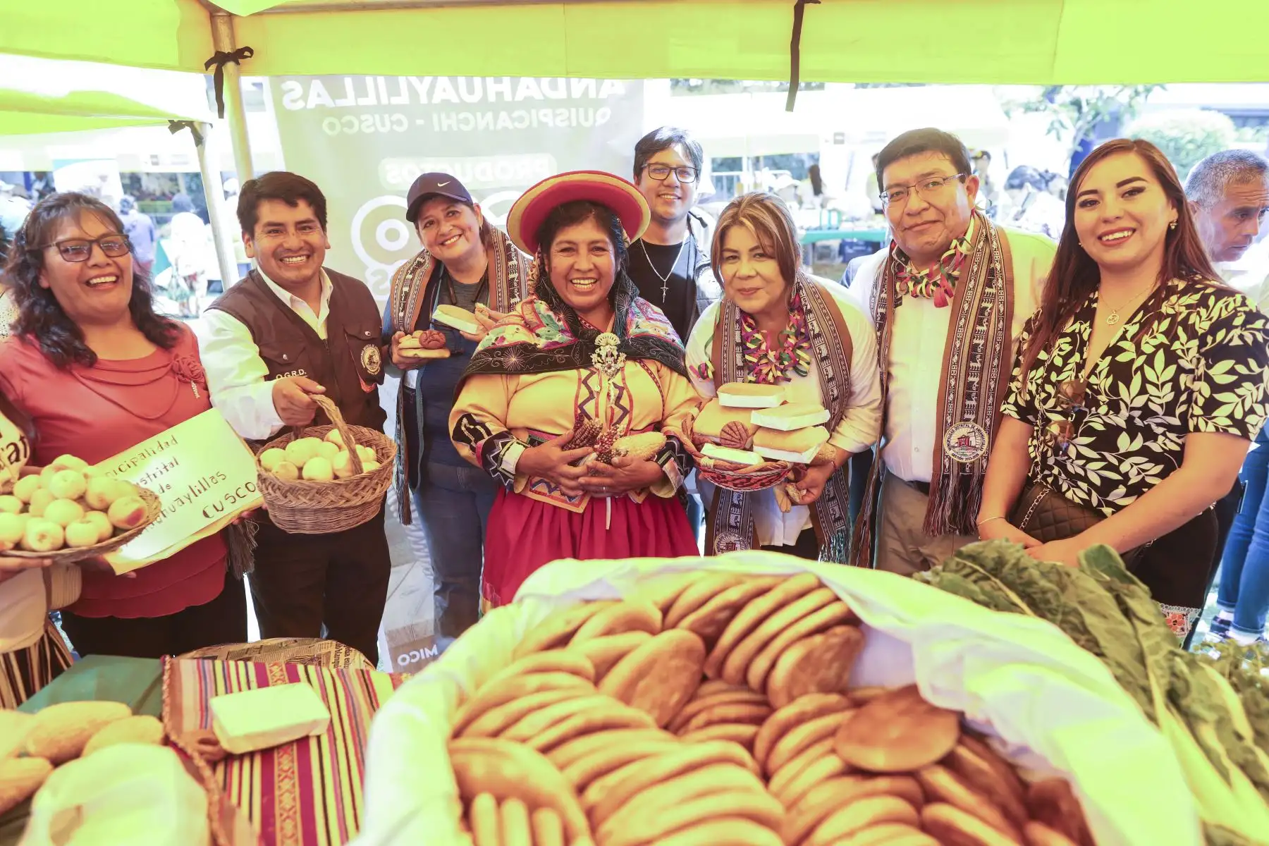 El Ministerio de Desarrollo Agrario y Riego dio inicio a una nueva edición de la feria “De la Chacra a la Olla”, el mercado itinerante más grande del país, que reunió a 80 pequeños productores agropecuarios de los lugares más alejados. Foto: Midagri